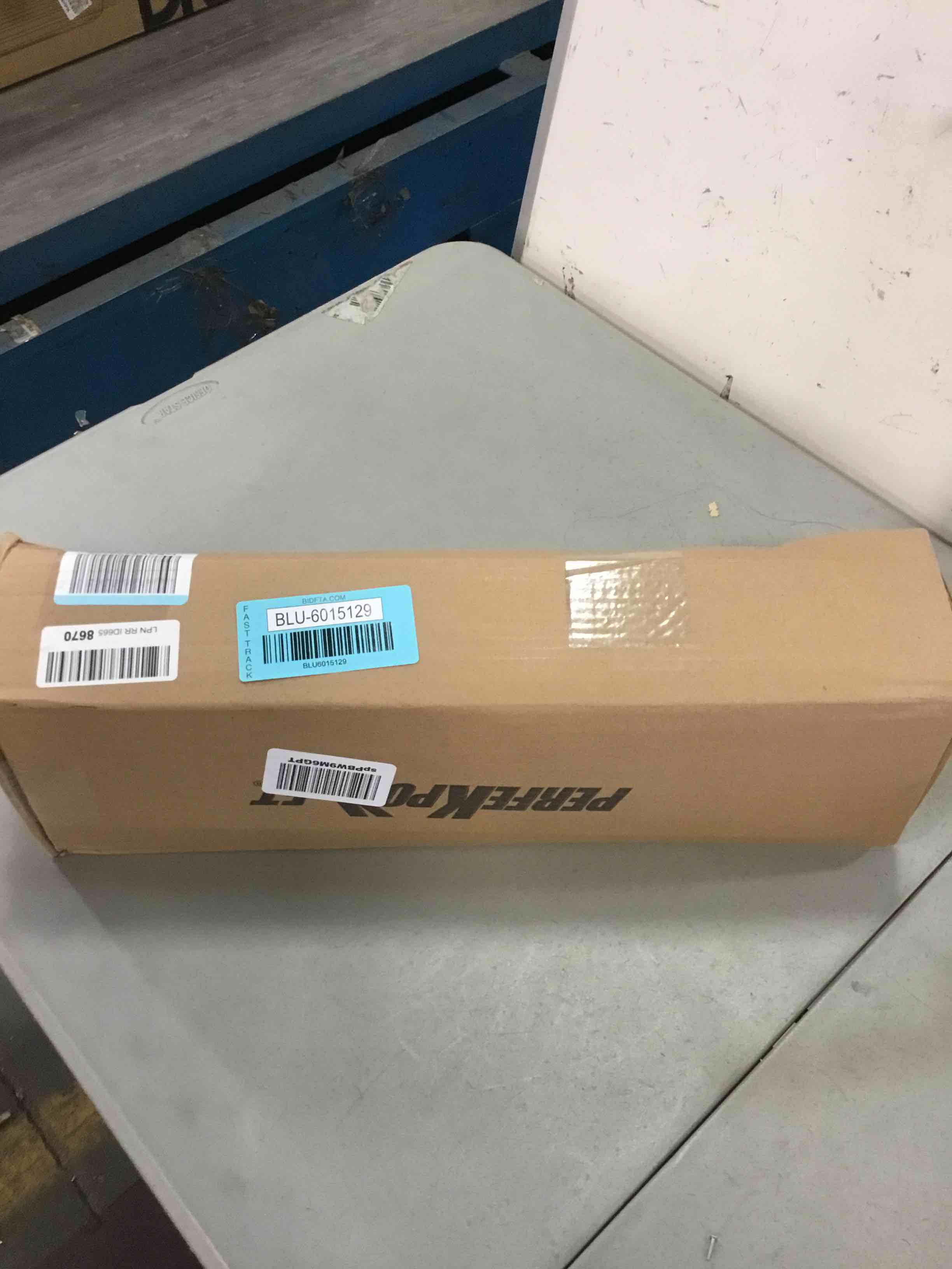 https://s3.amazonaws.com/lotting-images-prod/bidfta/BLU6015129_1708884299600.jpeg