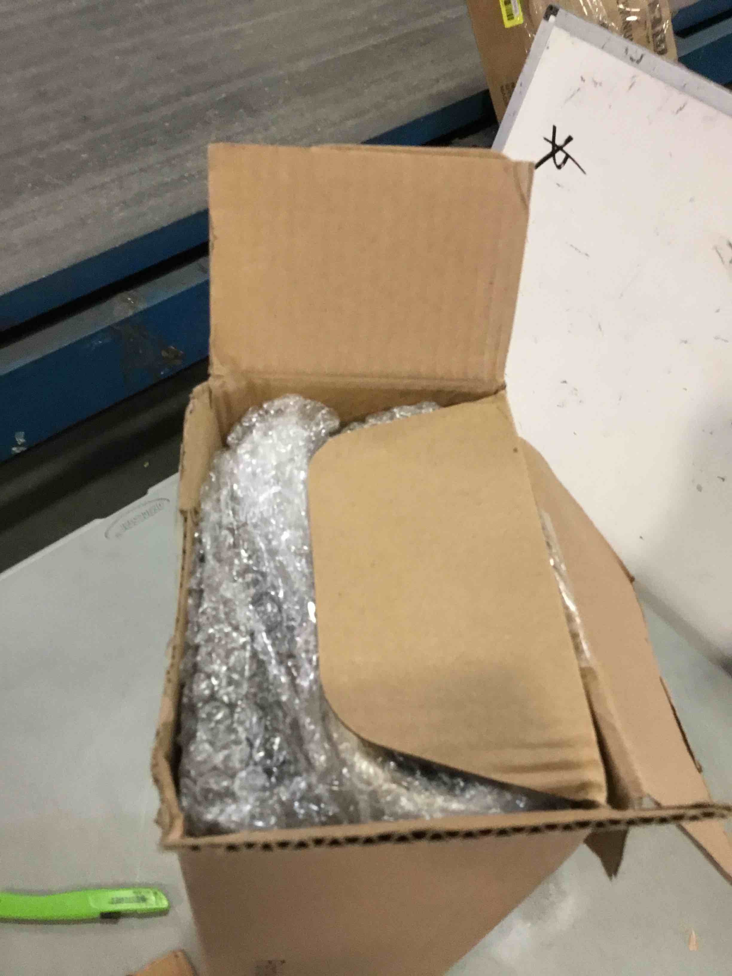 https://s3.amazonaws.com/lotting-images-prod/bidfta/BLU6015129_1708884346160.jpeg