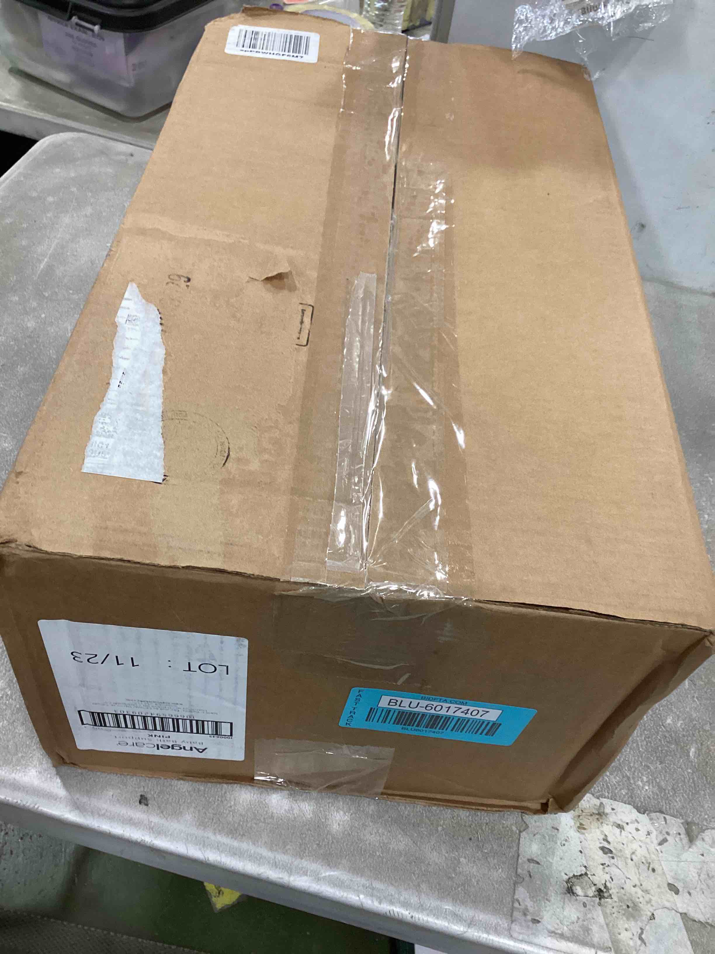 https://s3.amazonaws.com/lotting-images-prod/bidfta/BLU6017407_1708532950024.jpeg