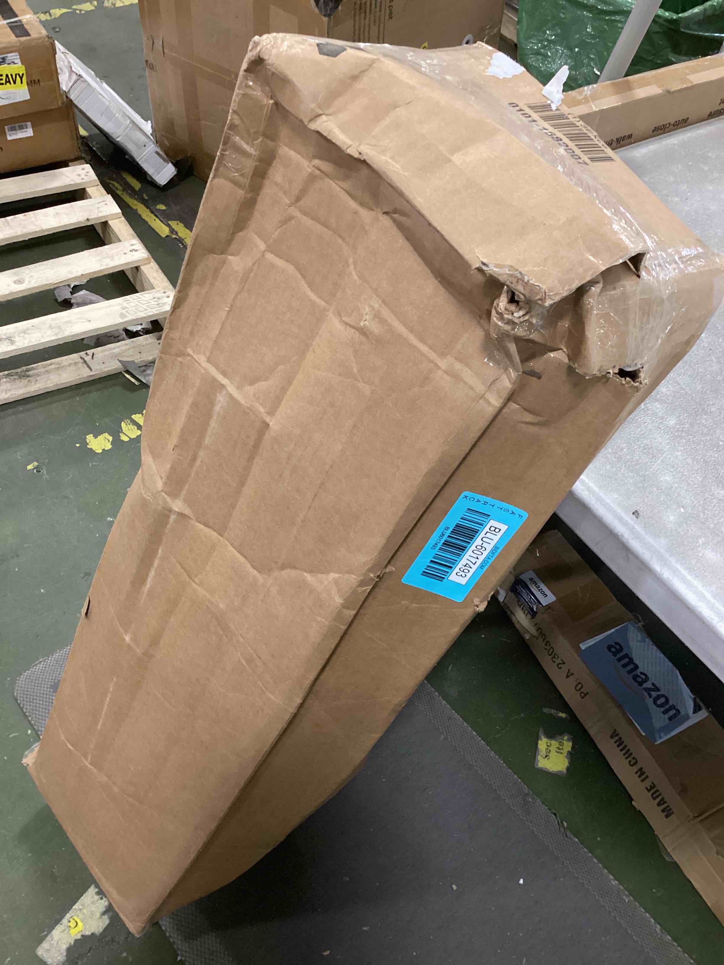 https://s3.amazonaws.com/lotting-images-prod/bidfta/BLU6017493_1708546717241.jpeg