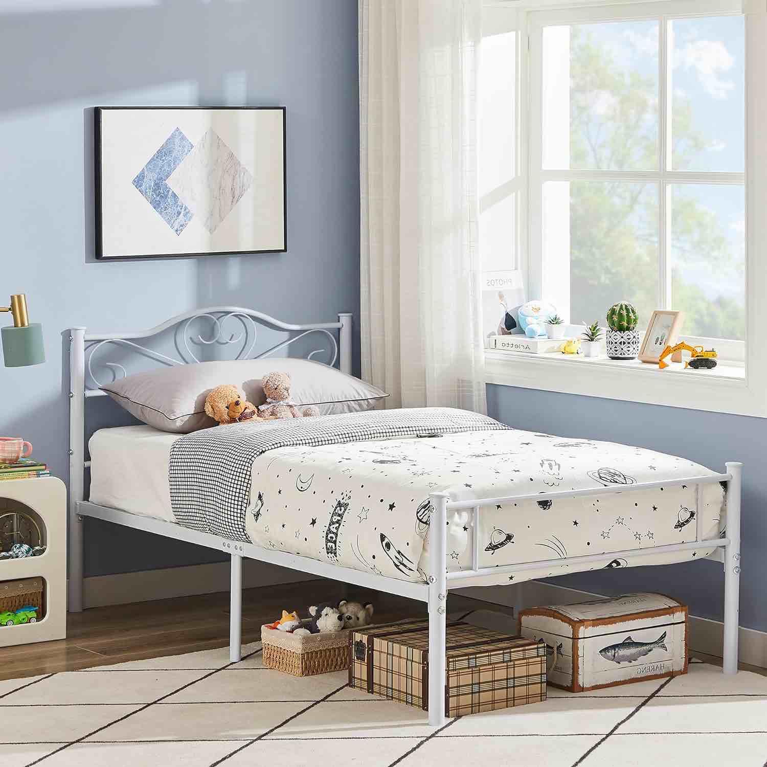 Bed frame white ( Stock photo isn’t exact )