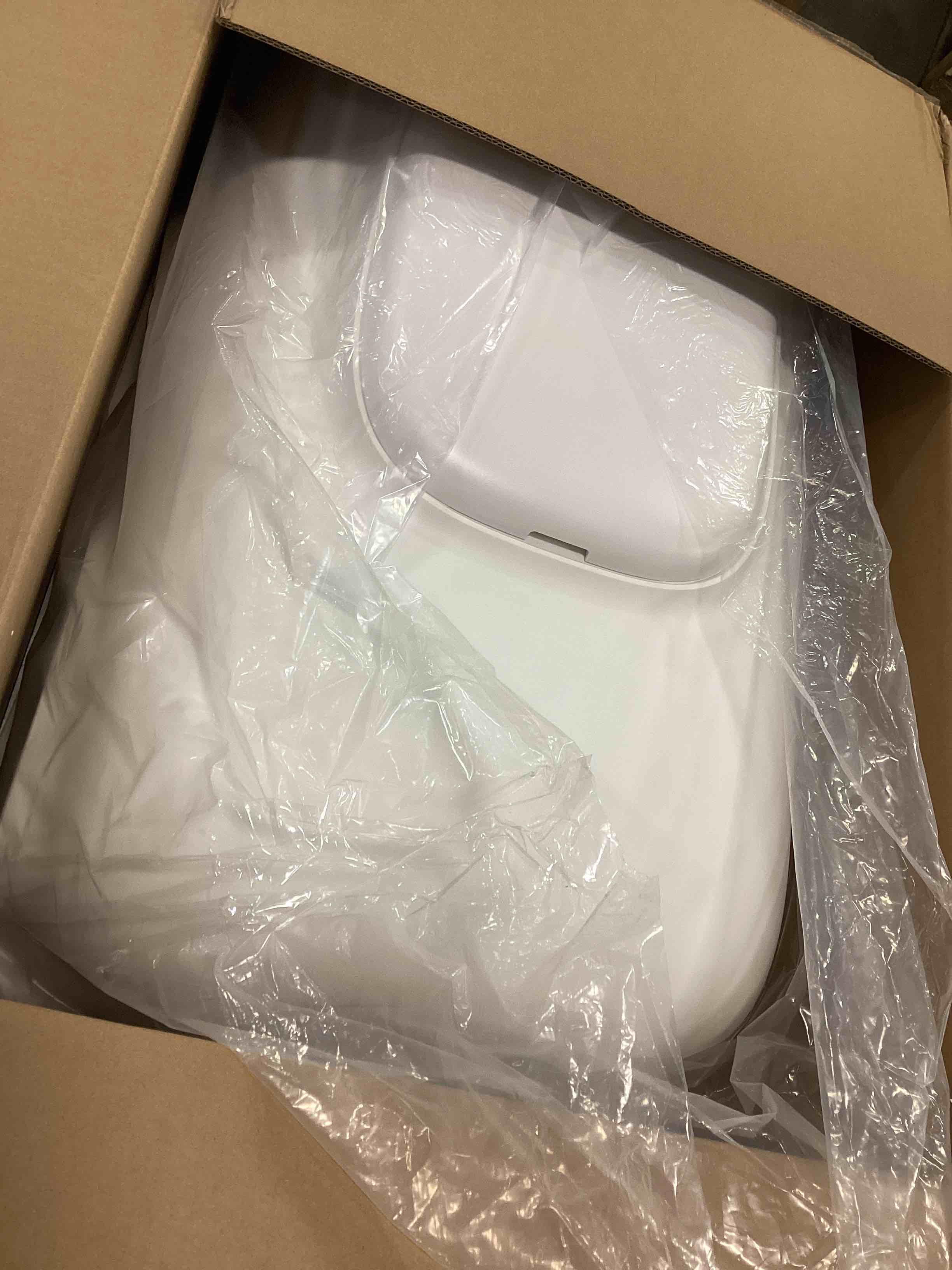 https://s3.amazonaws.com/lotting-images-prod/bidfta/BLU6017542_1708692686187.jpeg