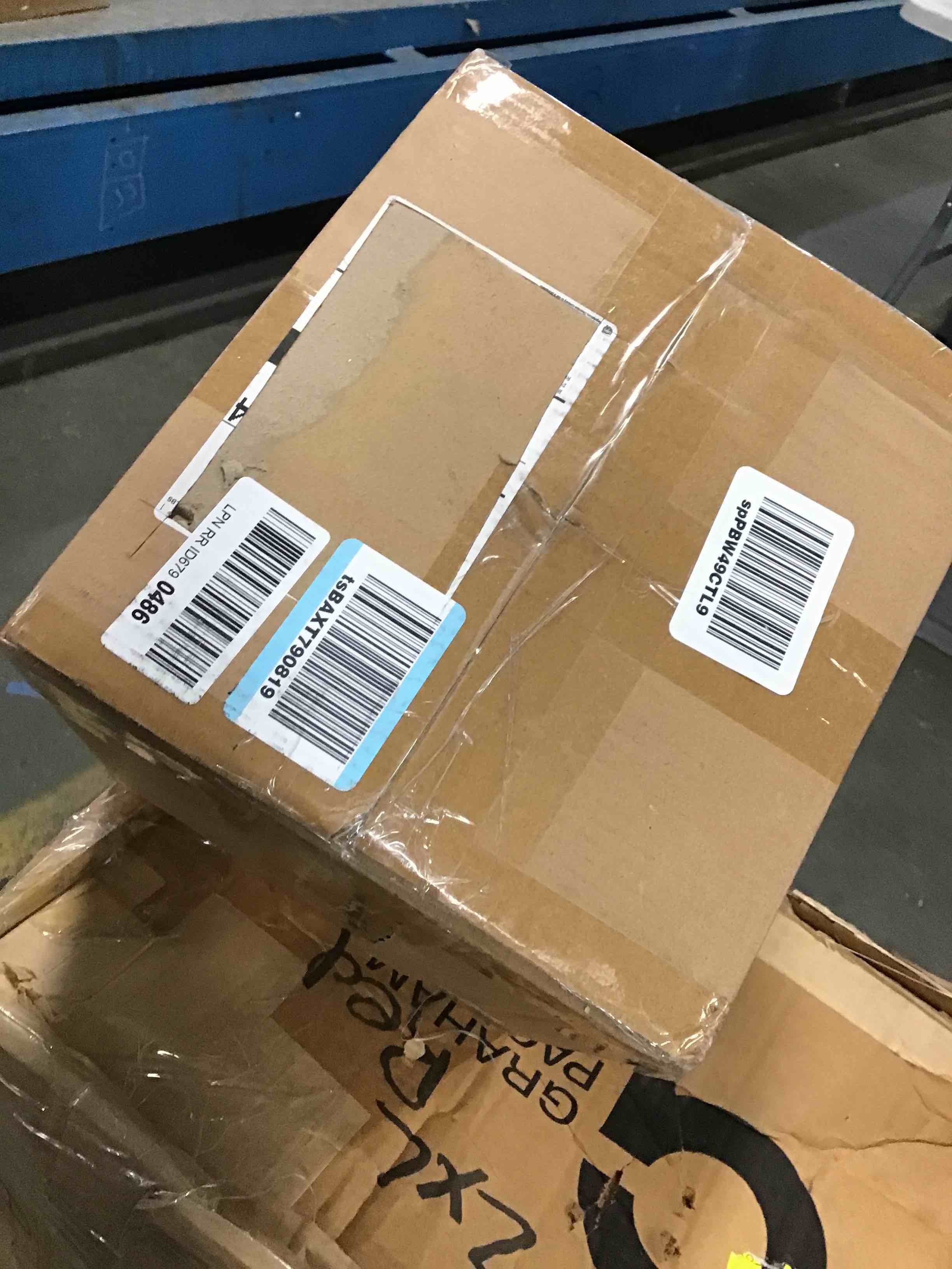 https://s3.amazonaws.com/lotting-images-prod/bidfta/BLU6018013_1708877800635.jpeg