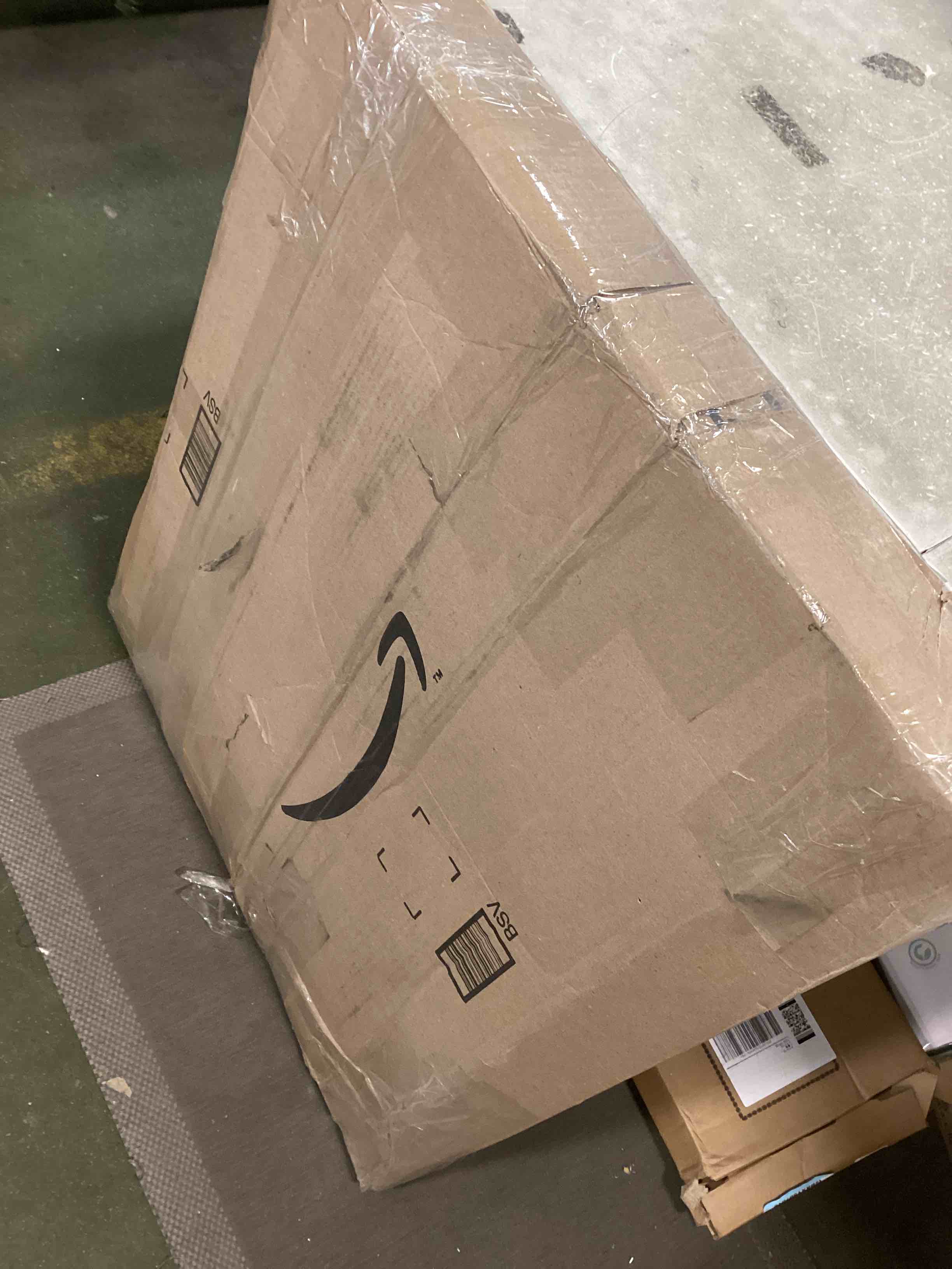 https://s3.amazonaws.com/lotting-images-prod/bidfta/BLU6018232_1708955660861.jpeg