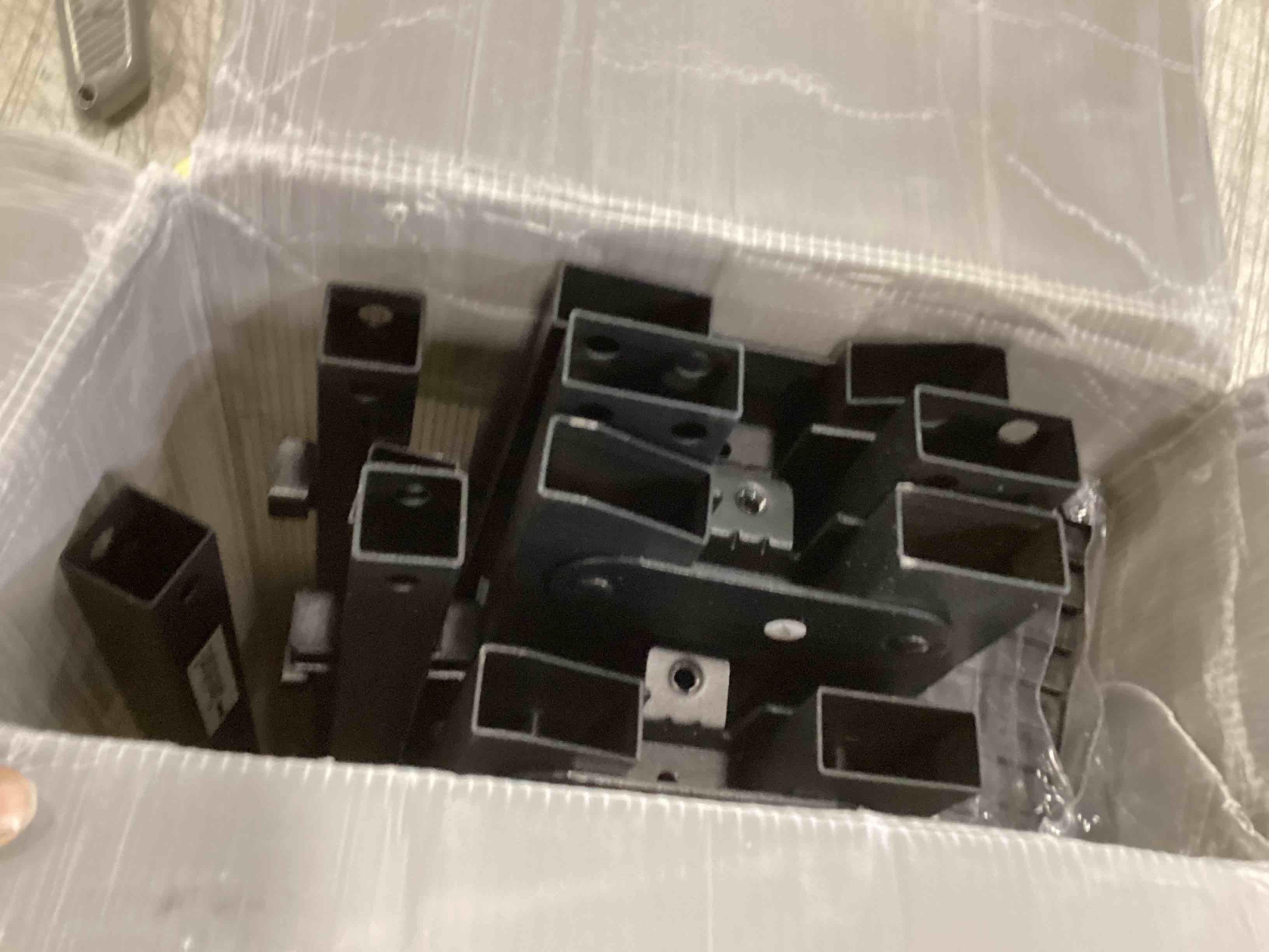 https://s3.amazonaws.com/lotting-images-prod/bidfta/BLU6019445_1709572791655.jpeg