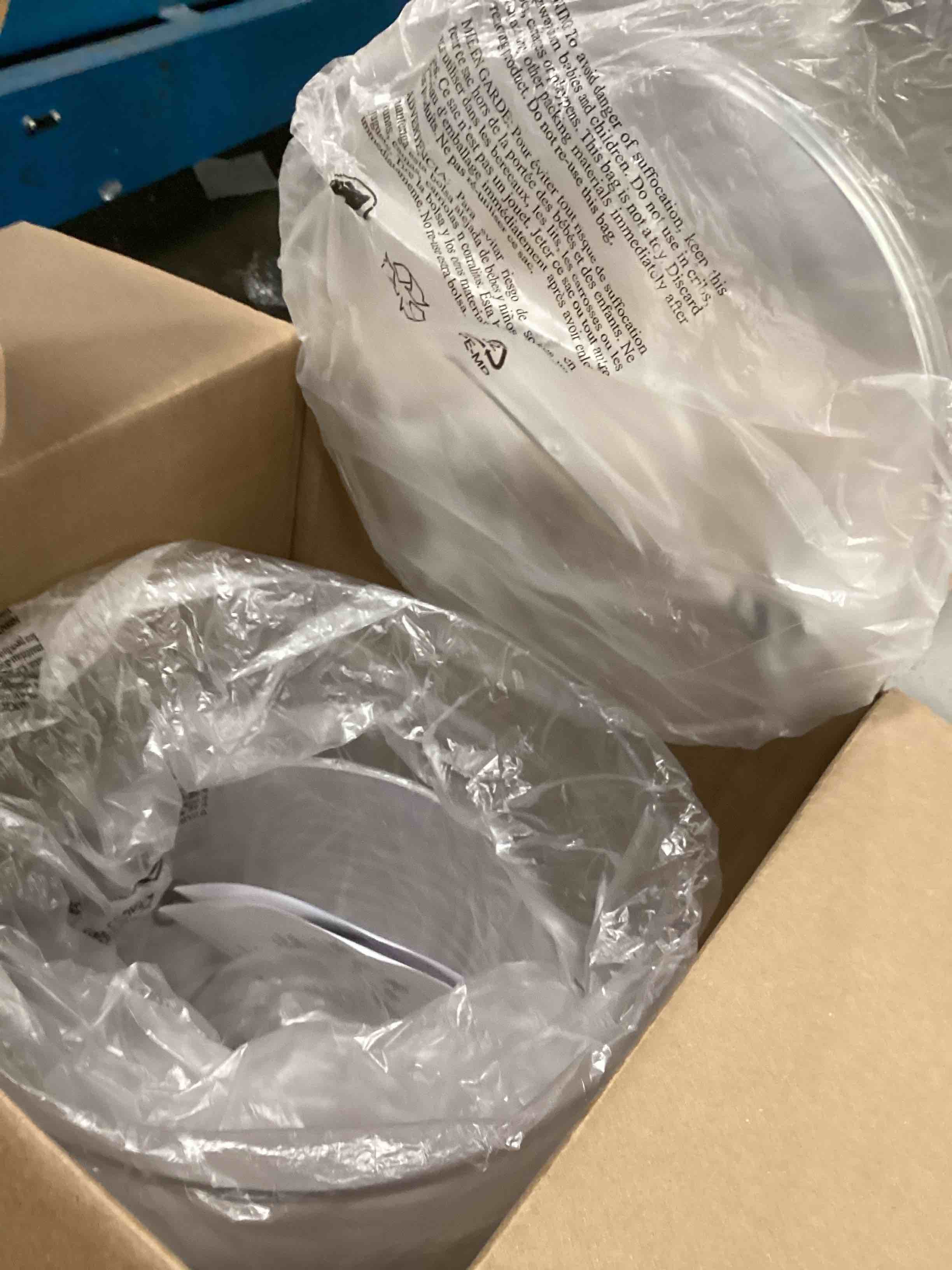 https://s3.amazonaws.com/lotting-images-prod/bidfta/BLU6019790_1709663877349.jpeg