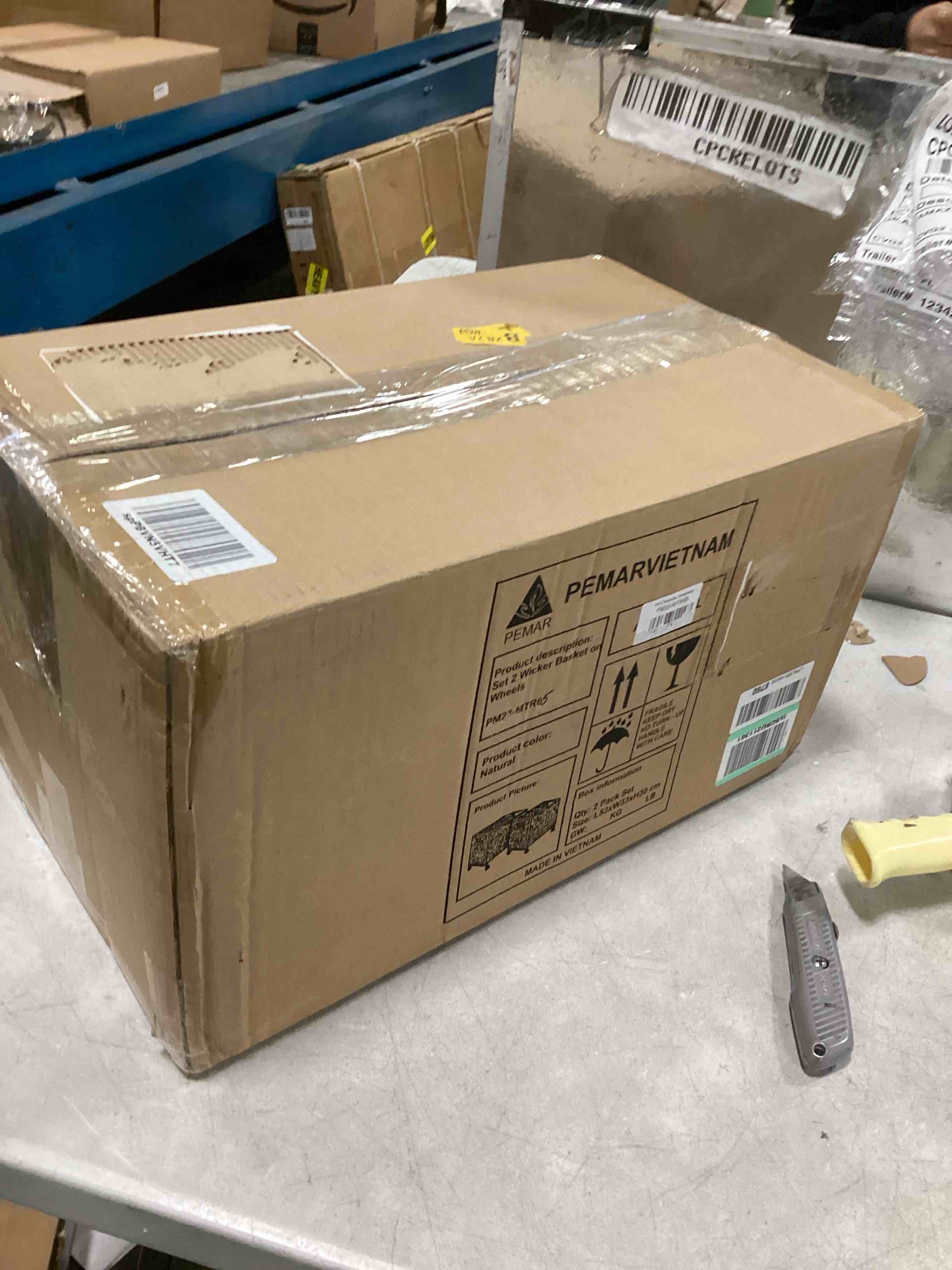 https://s3.amazonaws.com/lotting-images-prod/bidfta/BLU6019805_1709665570879.jpeg
