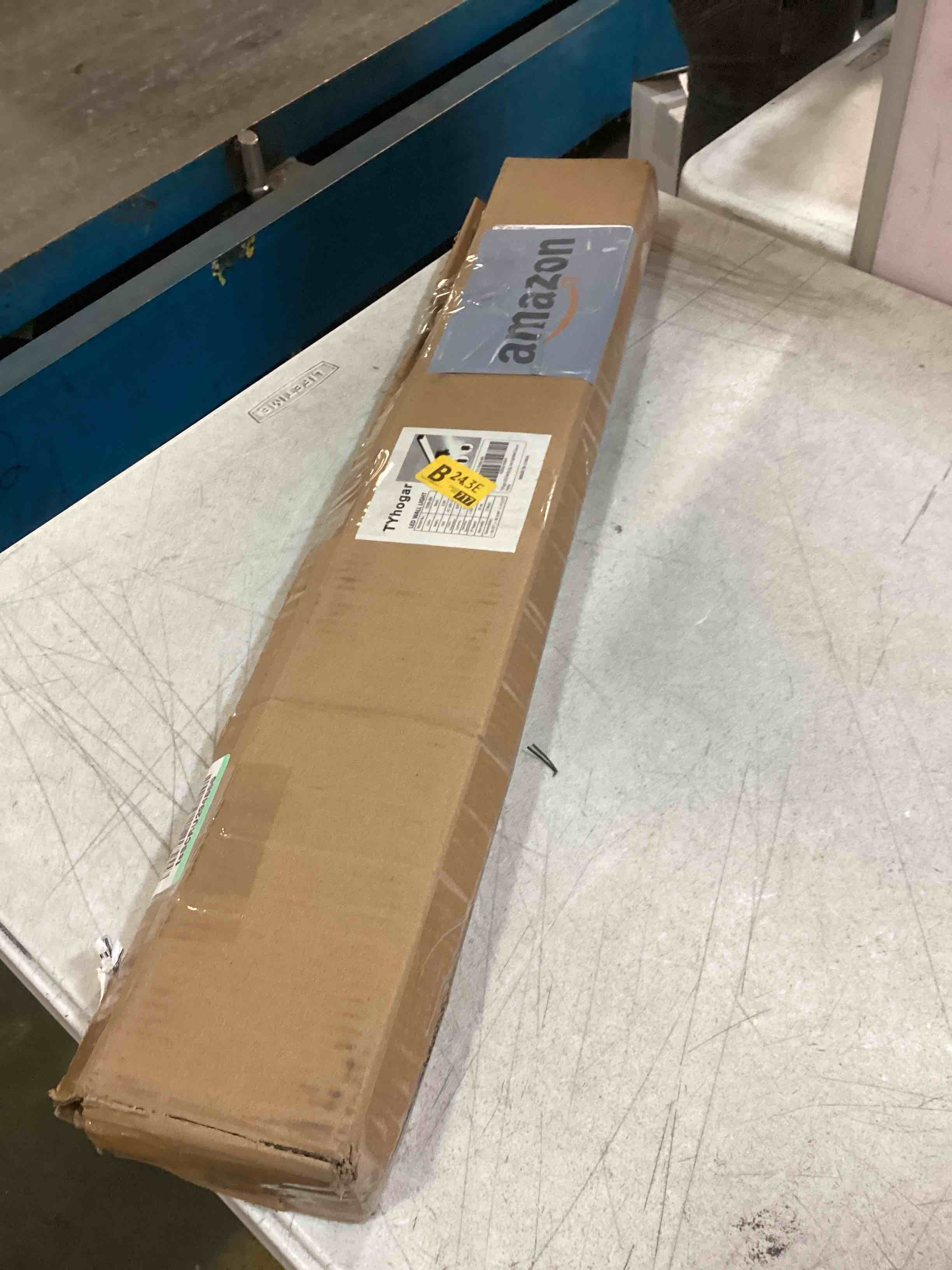 https://s3.amazonaws.com/lotting-images-prod/bidfta/BLU6019894_1709727370021.jpeg