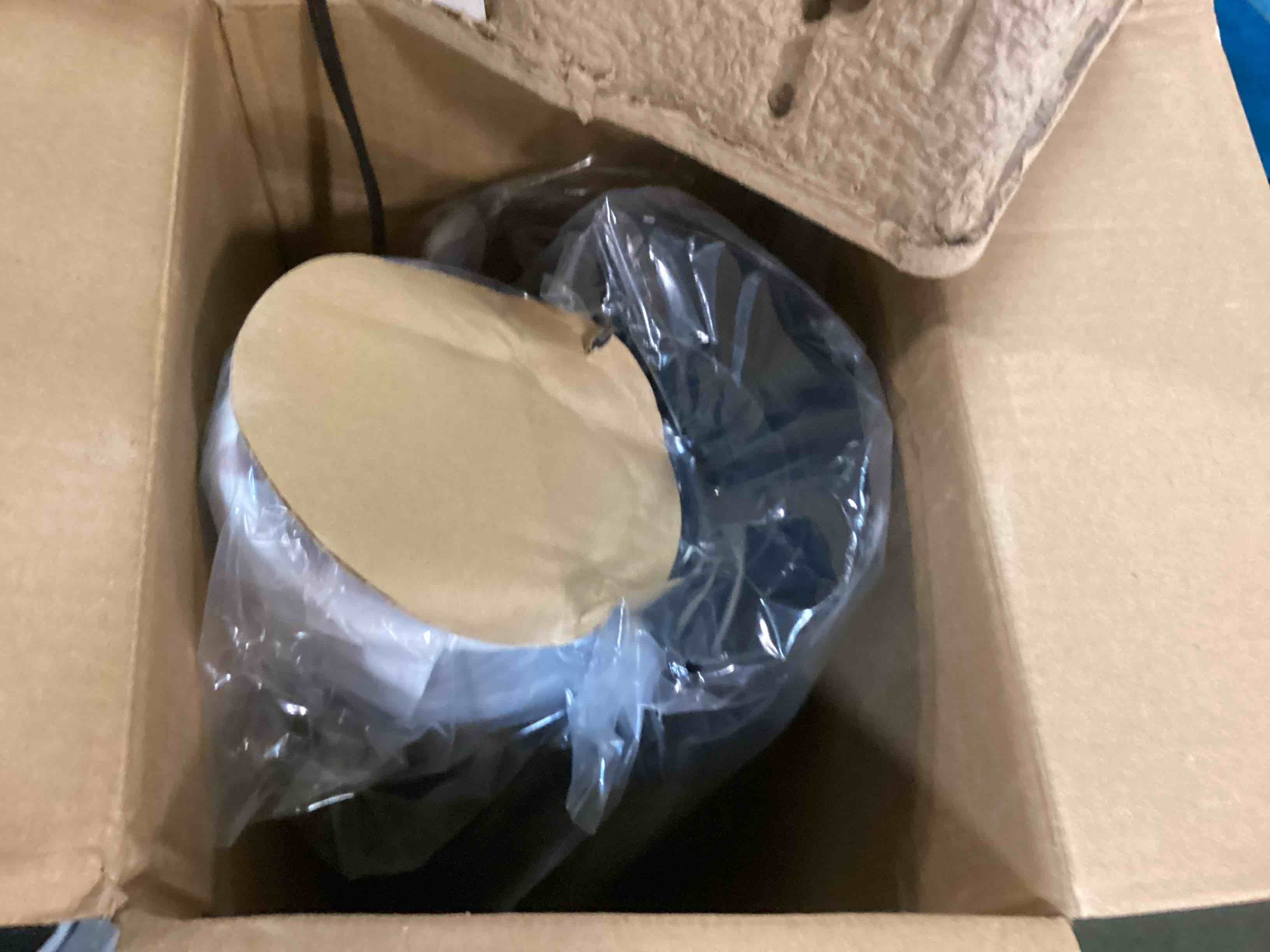 https://s3.amazonaws.com/lotting-images-prod/bidfta/BLU6019906_1709728186814.jpeg