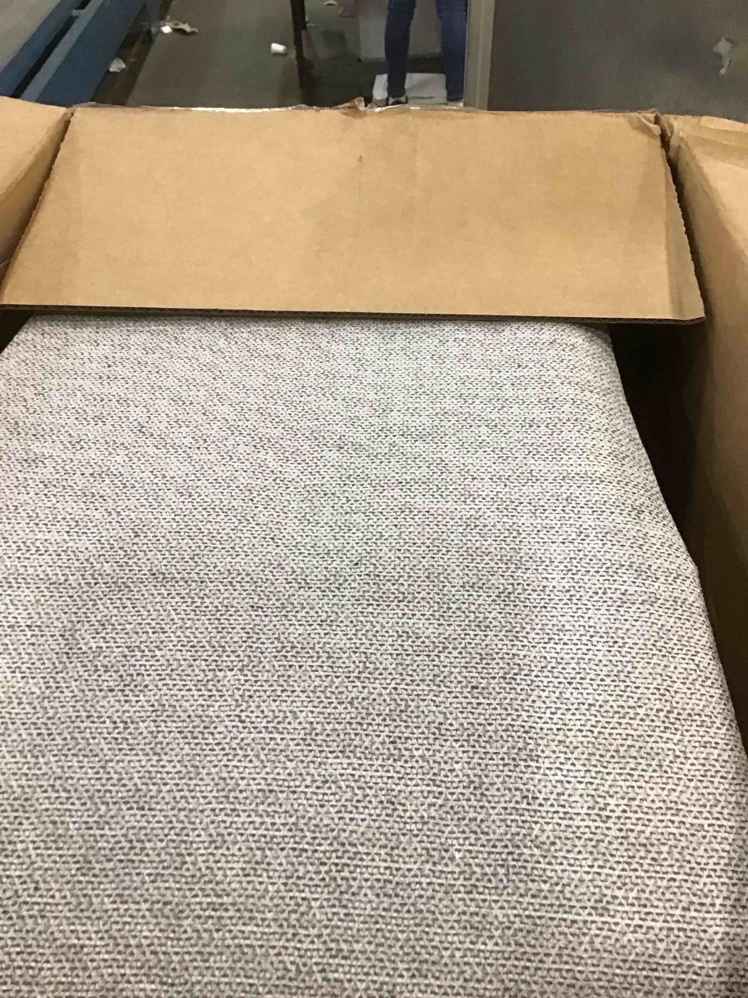 https://s3.amazonaws.com/lotting-images-prod/bidfta/BLU6020469_1710790960283.jpeg