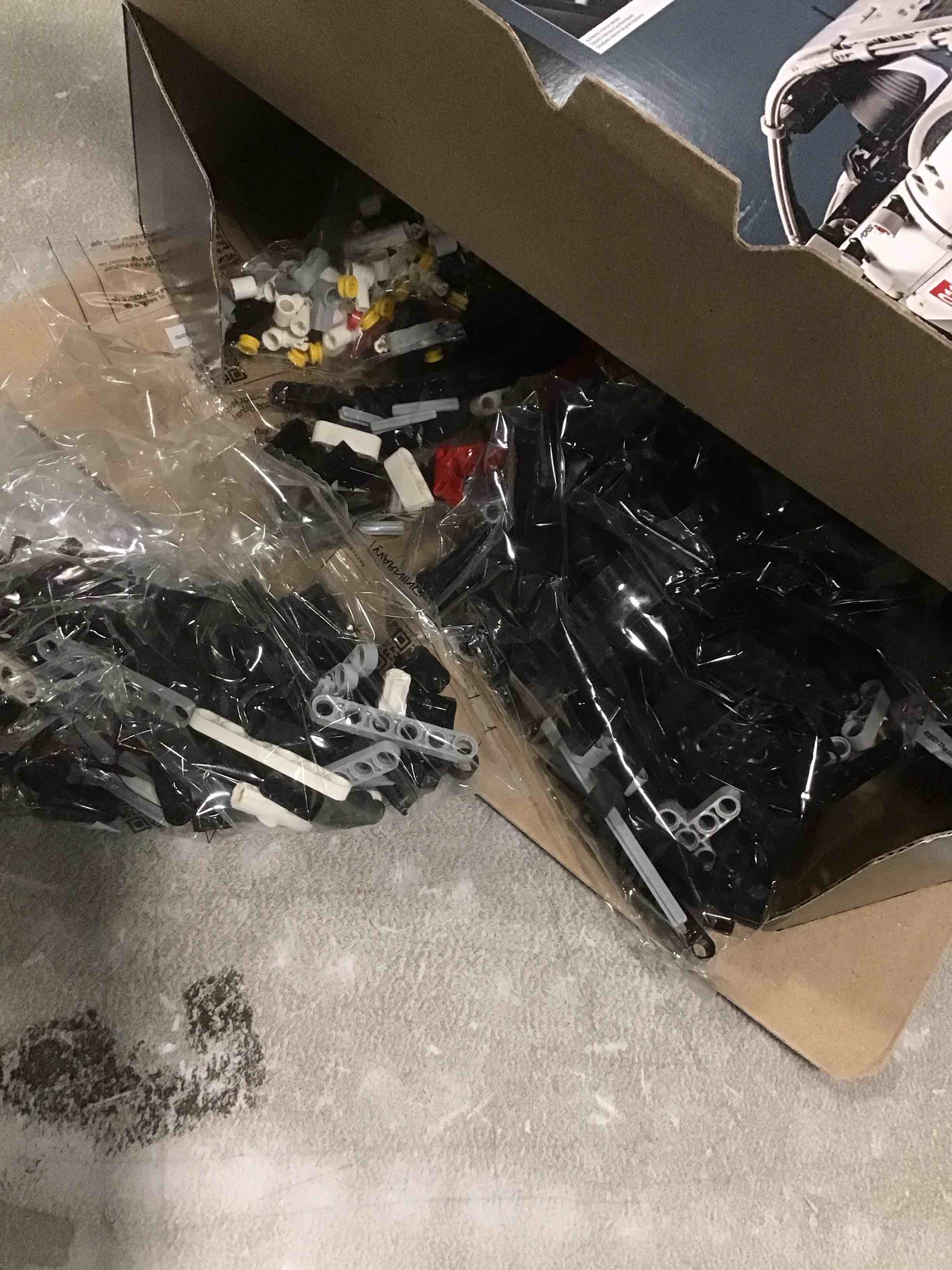 https://s3.amazonaws.com/lotting-images-prod/bidfta/BLU6020980_1711022838334.jpeg