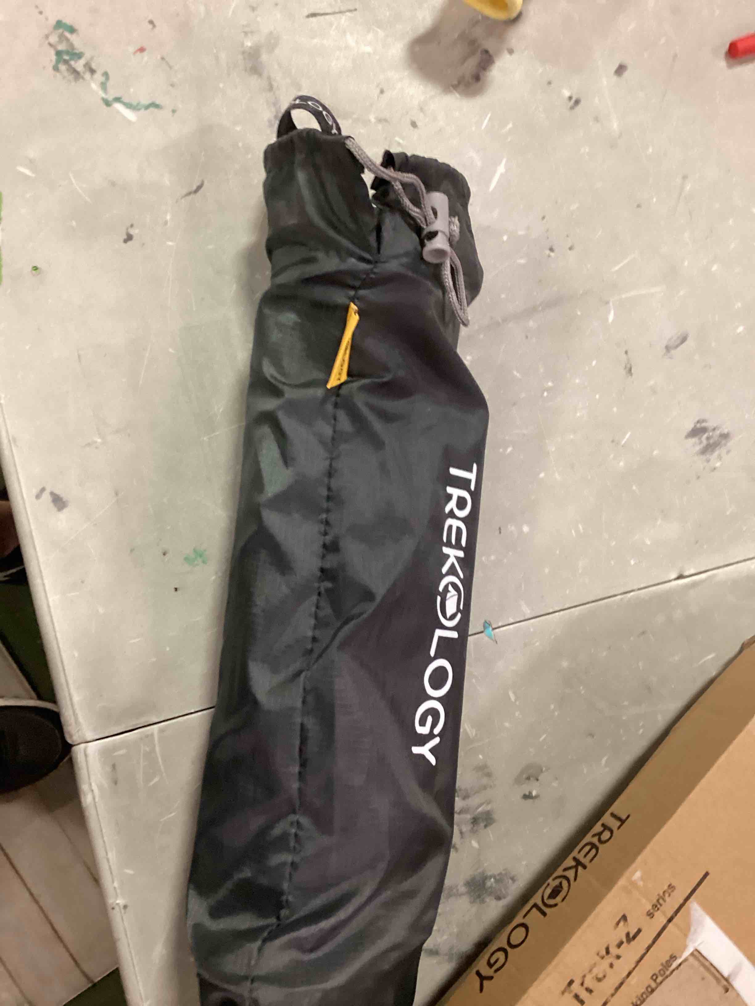 https://s3.amazonaws.com/lotting-images-prod/bidfta/BLU6023865_1714670978558.jpeg