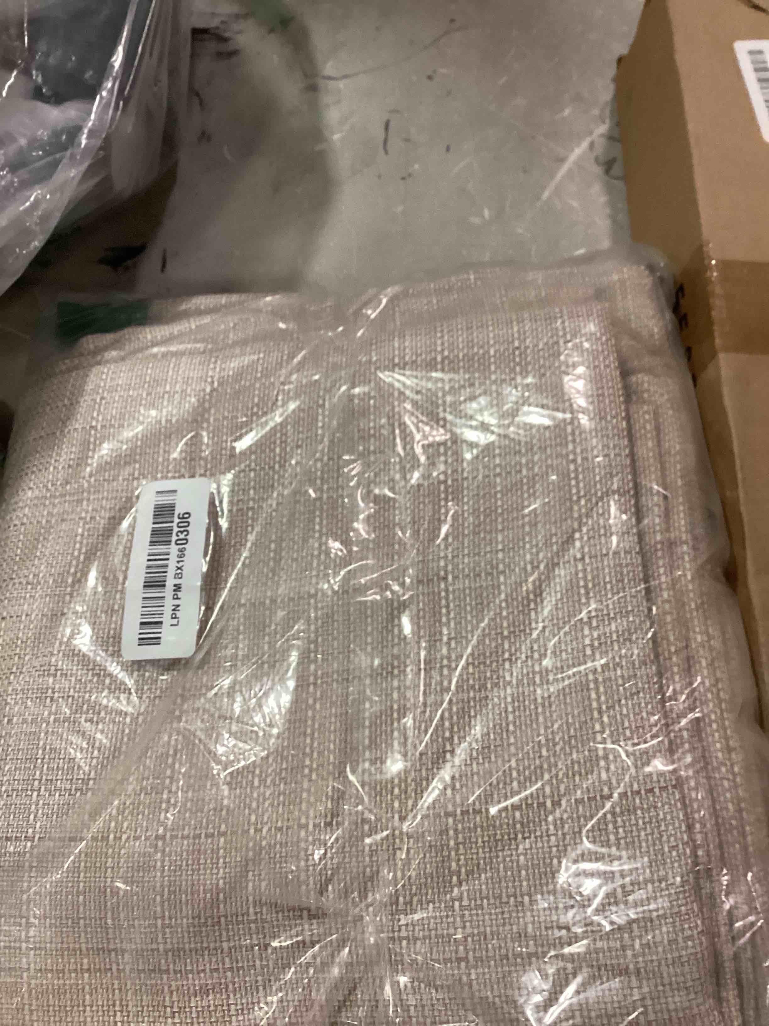 https://s3.amazonaws.com/lotting-images-prod/bidfta/BLU6024410_1715107275951.jpeg