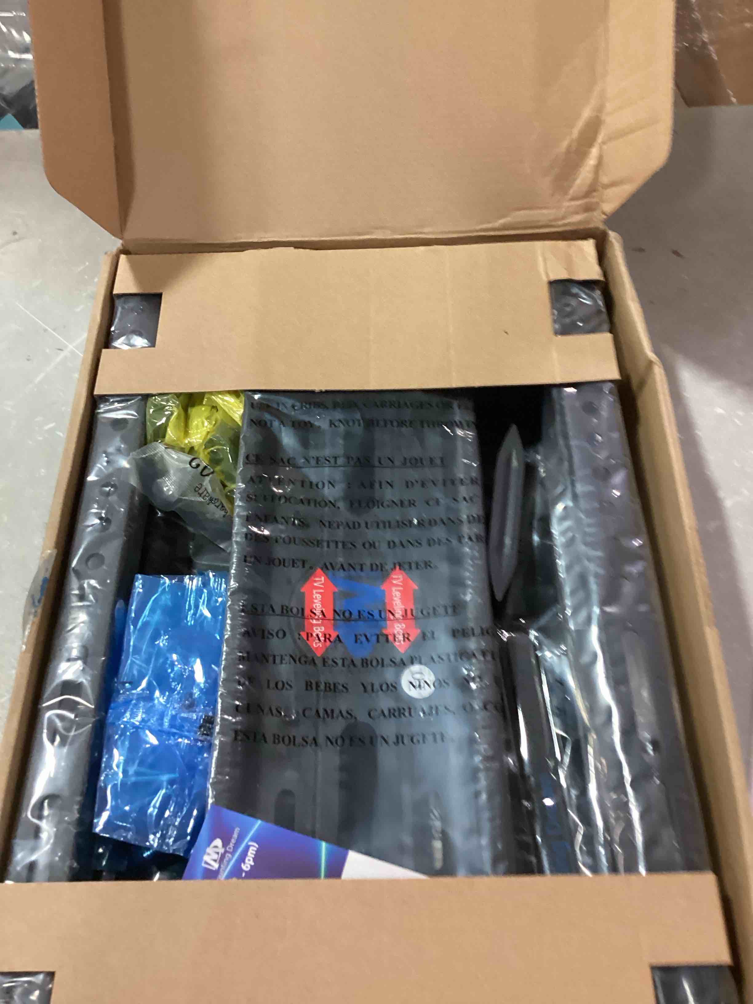 https://s3.amazonaws.com/lotting-images-prod/bidfta/BLU6024429_1715111321278.jpeg