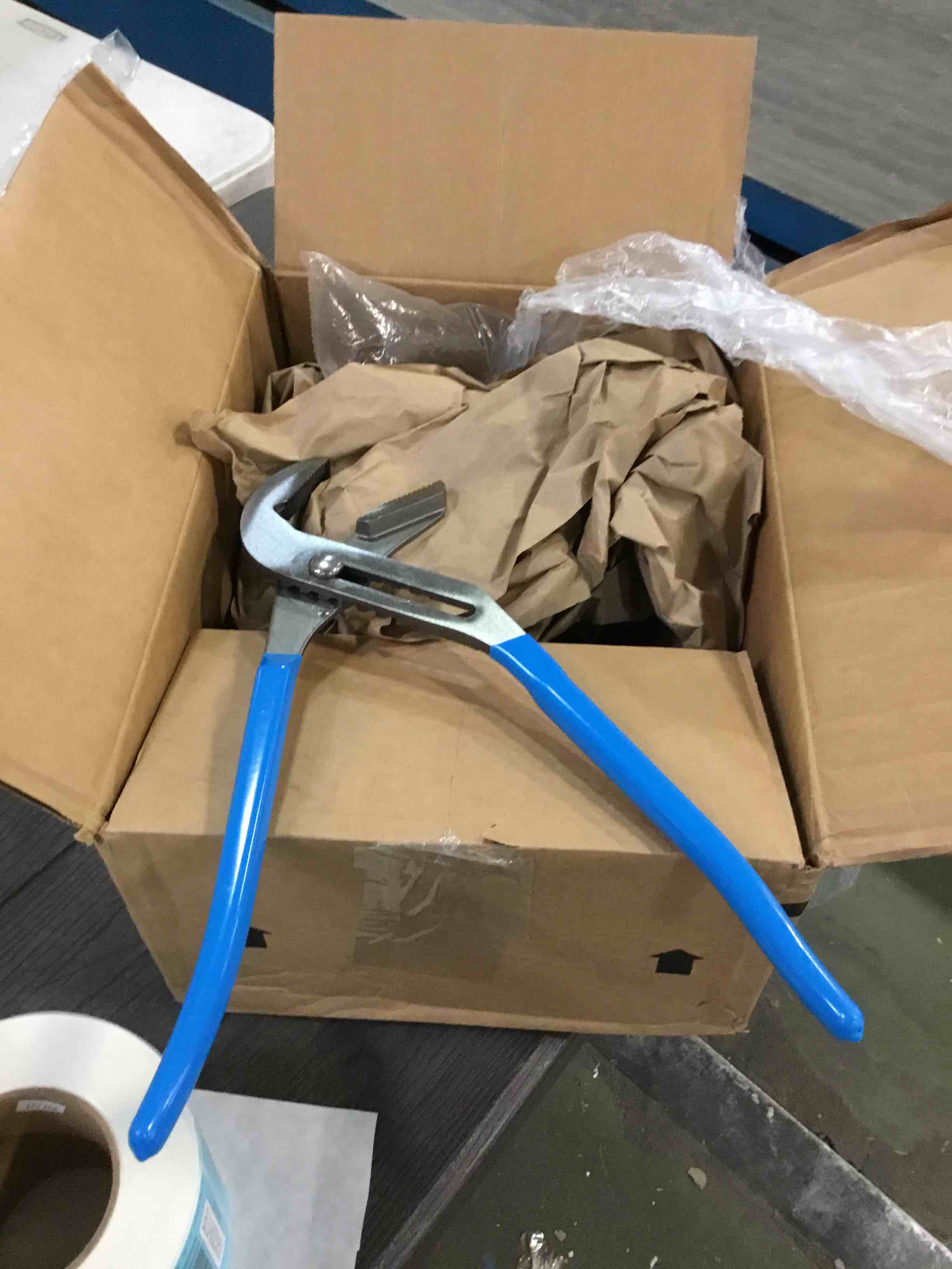 https://s3.amazonaws.com/lotting-images-prod/bidfta/BLU6025947_1710274363333.jpeg