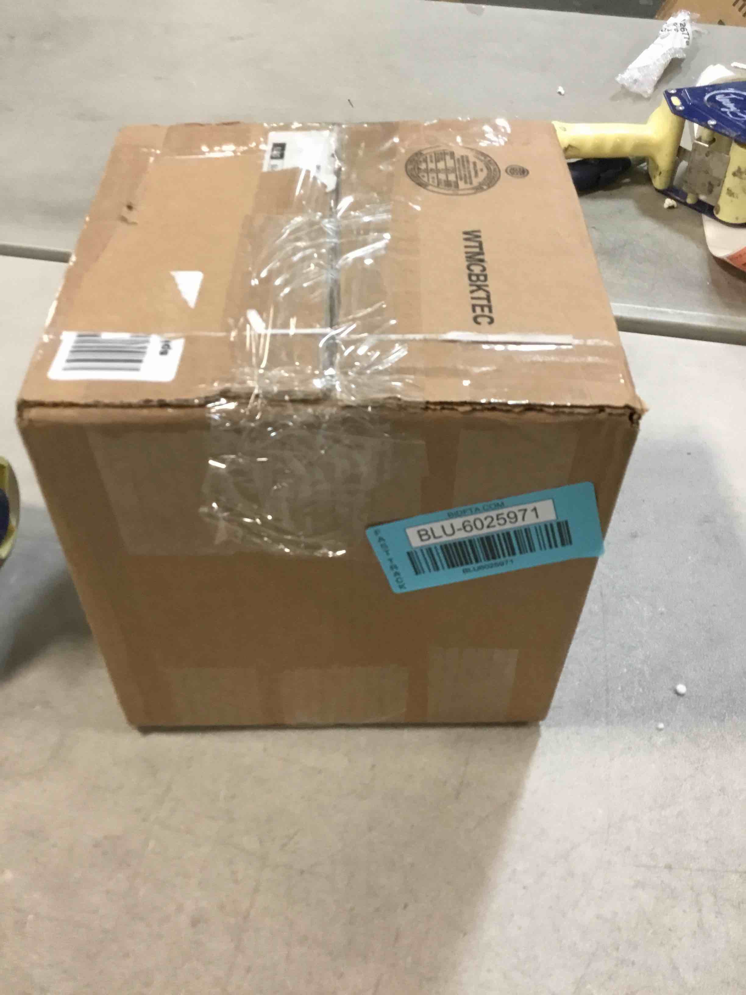 https://s3.amazonaws.com/lotting-images-prod/bidfta/BLU6025971_1710330096029.jpeg