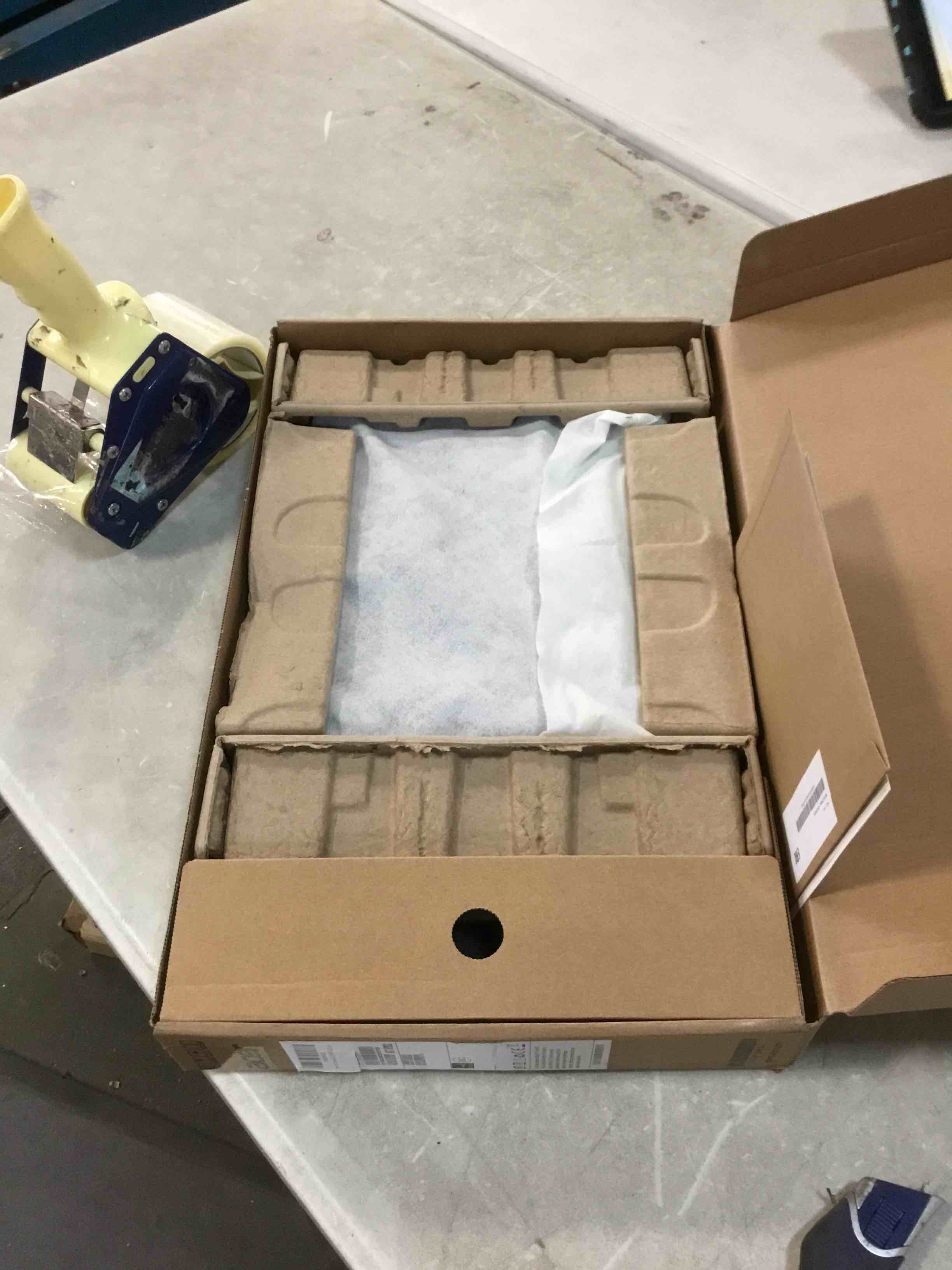 https://s3.amazonaws.com/lotting-images-prod/bidfta/BLU6026793_1710864381302.jpeg