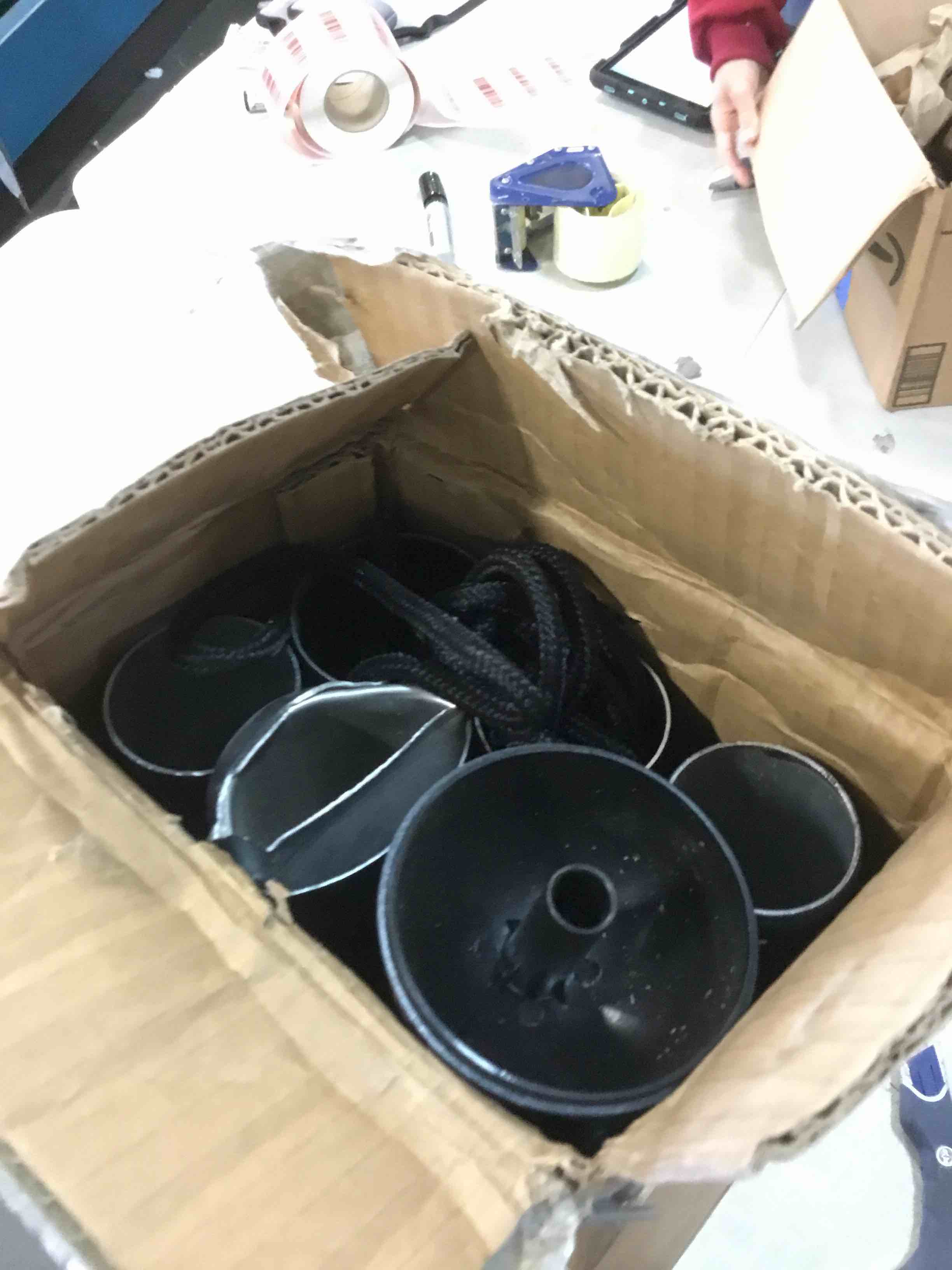 https://s3.amazonaws.com/lotting-images-prod/bidfta/BLU6026801_1710865526582.jpeg