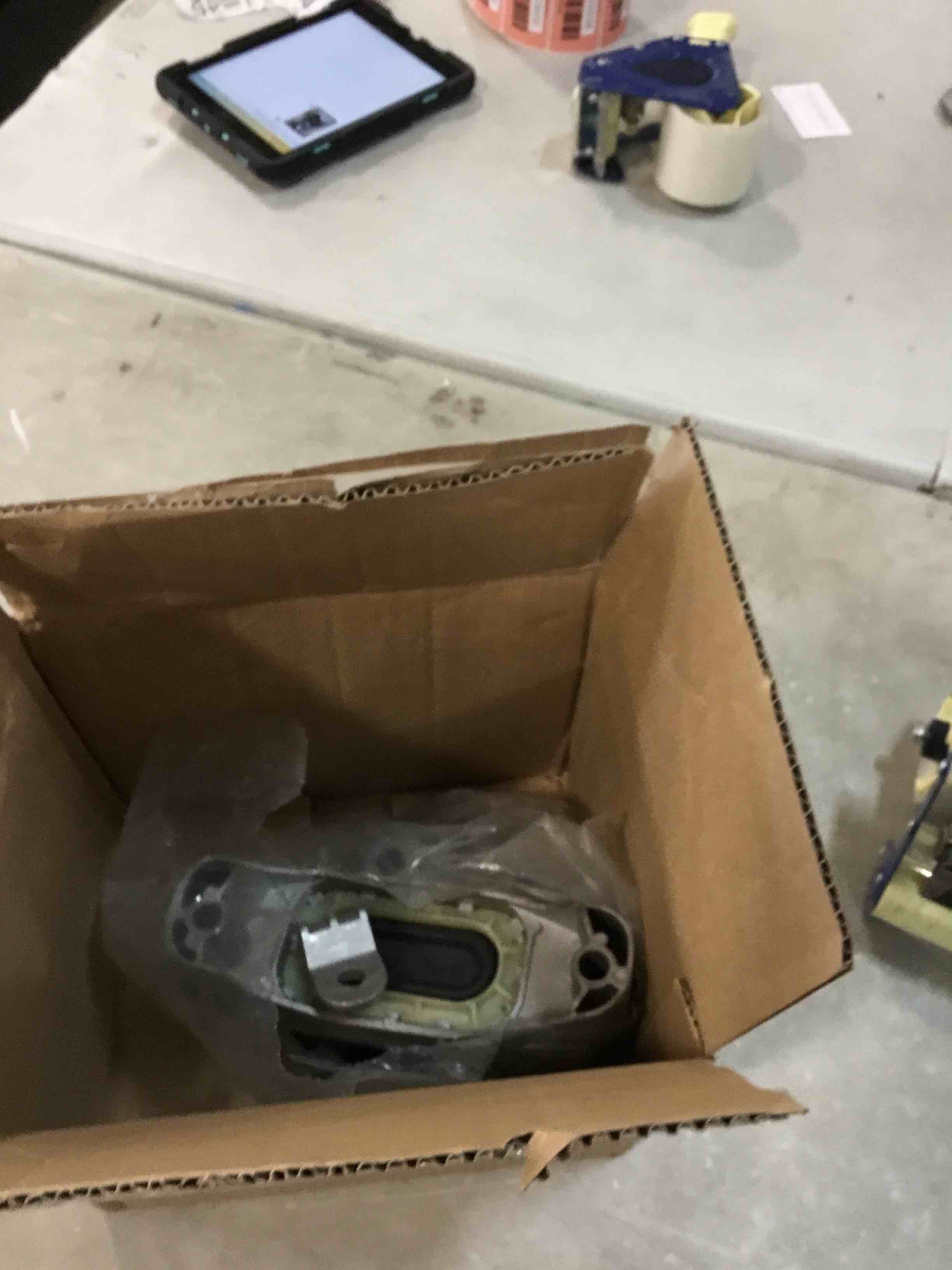 https://s3.amazonaws.com/lotting-images-prod/bidfta/BLU6026861_1710877272797.jpeg