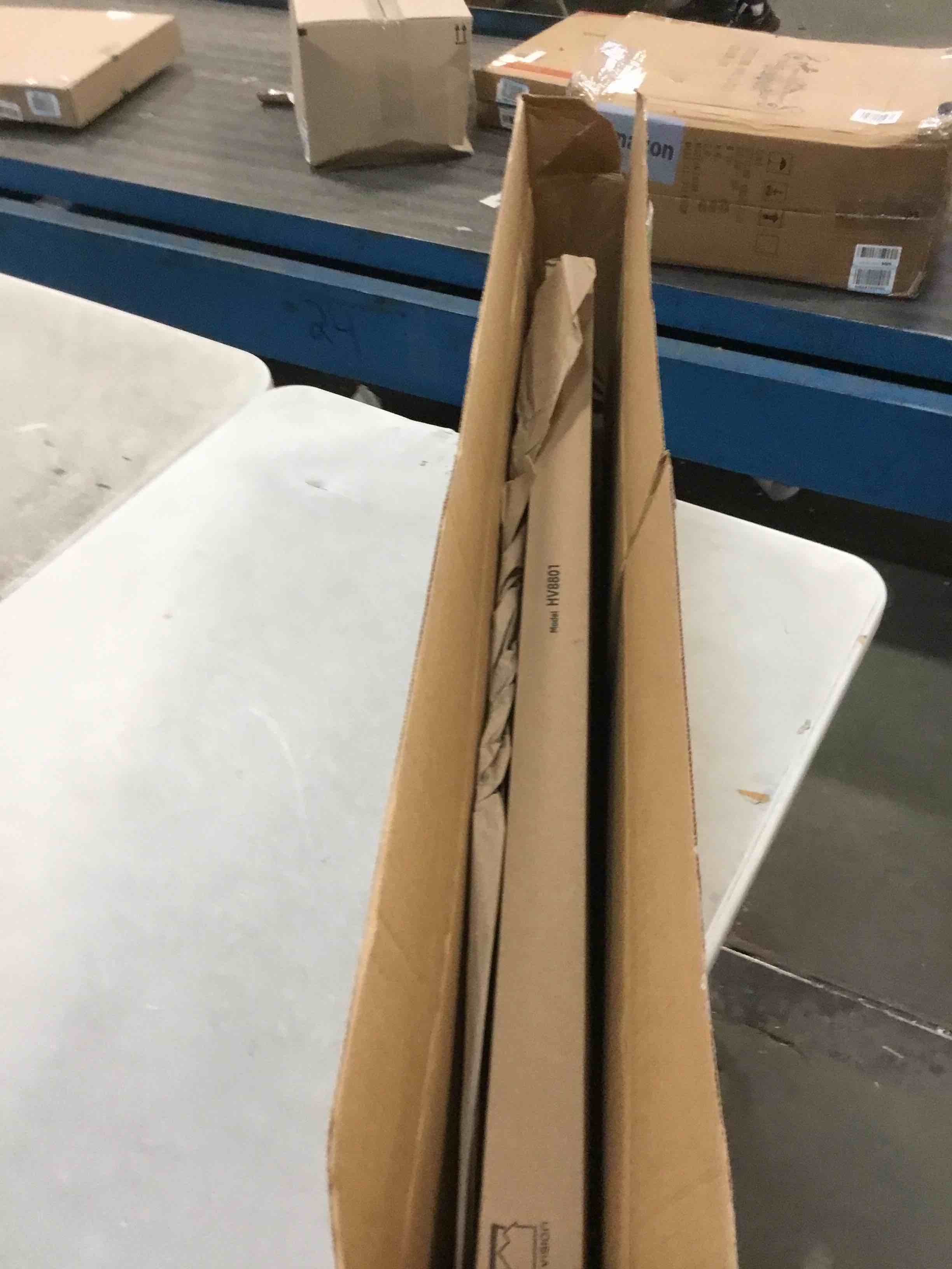https://s3.amazonaws.com/lotting-images-prod/bidfta/BLU6026928_1710939807863.jpeg