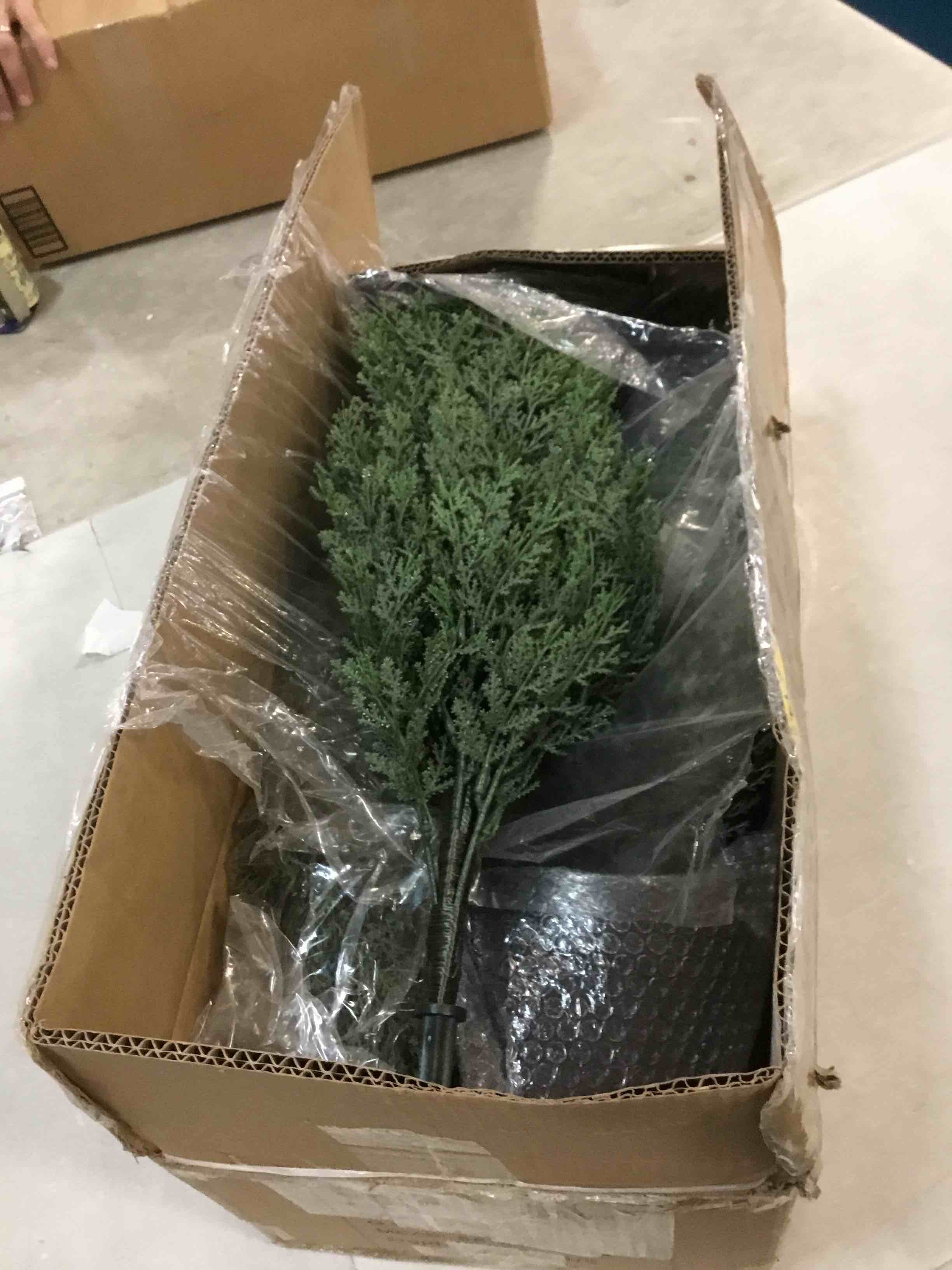 https://s3.amazonaws.com/lotting-images-prod/bidfta/BLU6026936_1710940715860.jpeg