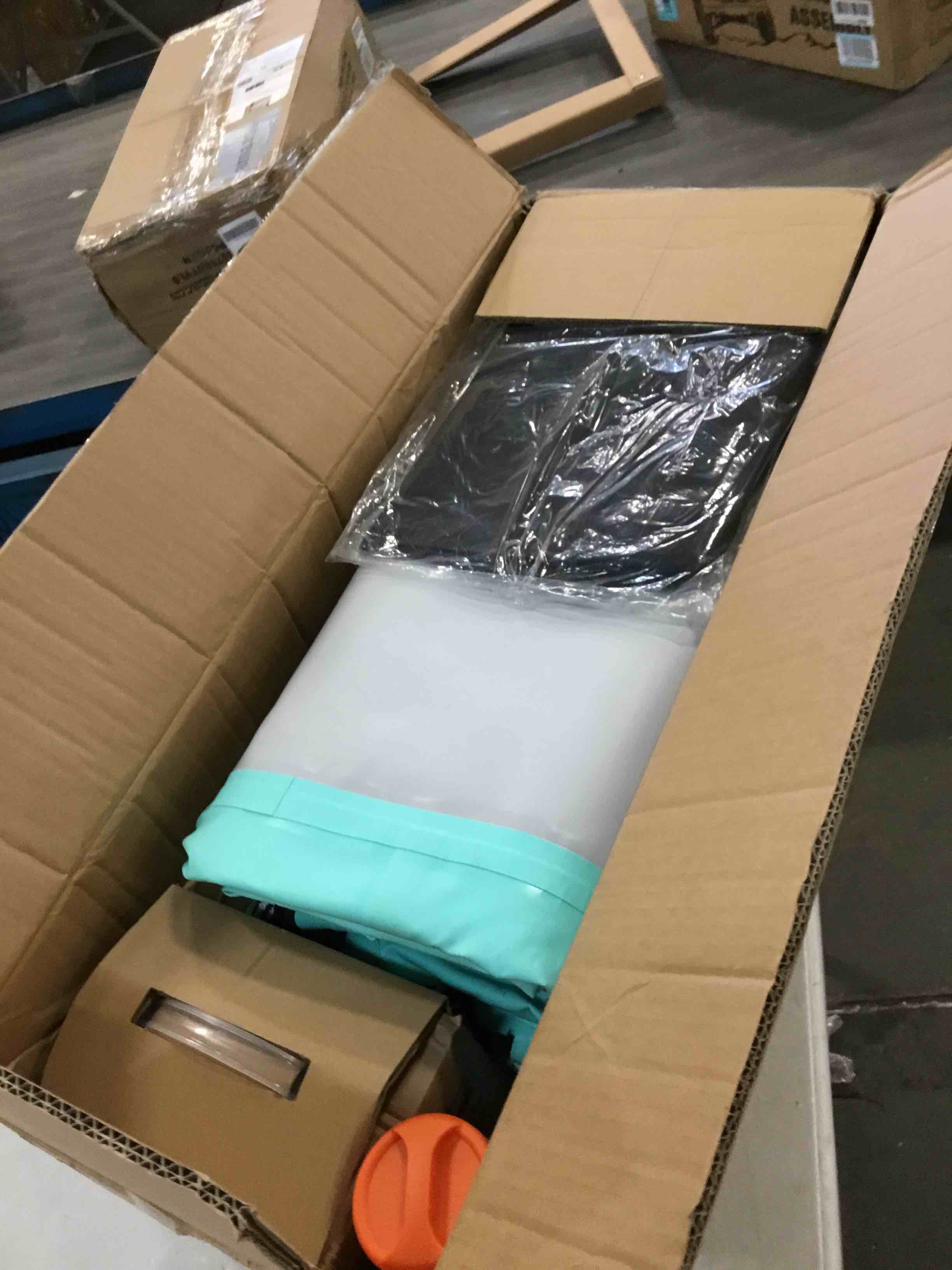 https://s3.amazonaws.com/lotting-images-prod/bidfta/BLU6027025_1710955366609.jpeg
