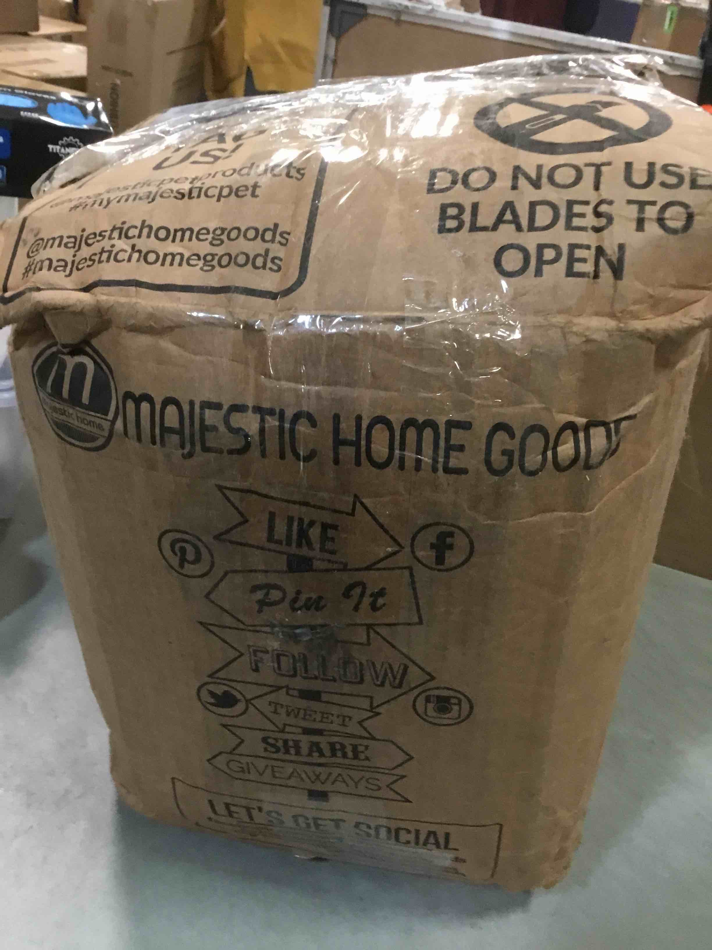 https://s3.amazonaws.com/lotting-images-prod/bidfta/BLU6029544_1710761758383.jpeg