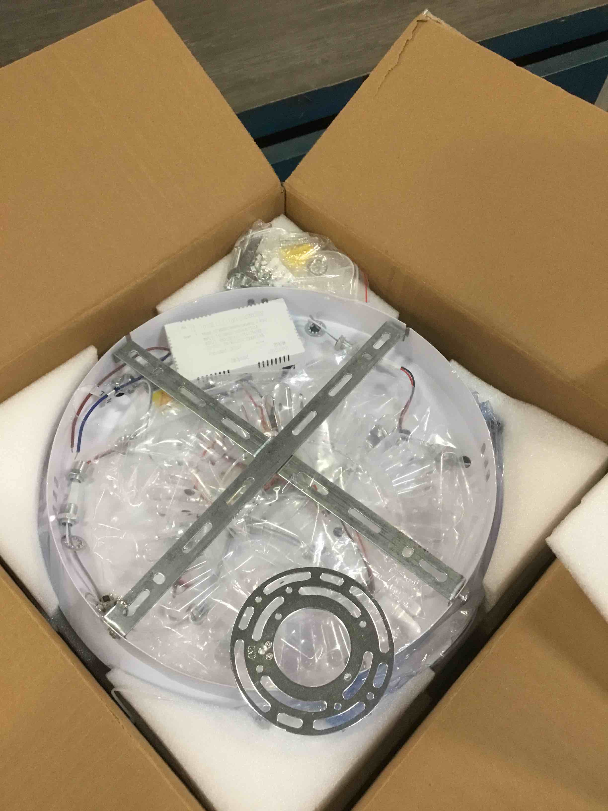 https://s3.amazonaws.com/lotting-images-prod/bidfta/BLU6029853_1710858765966.jpeg