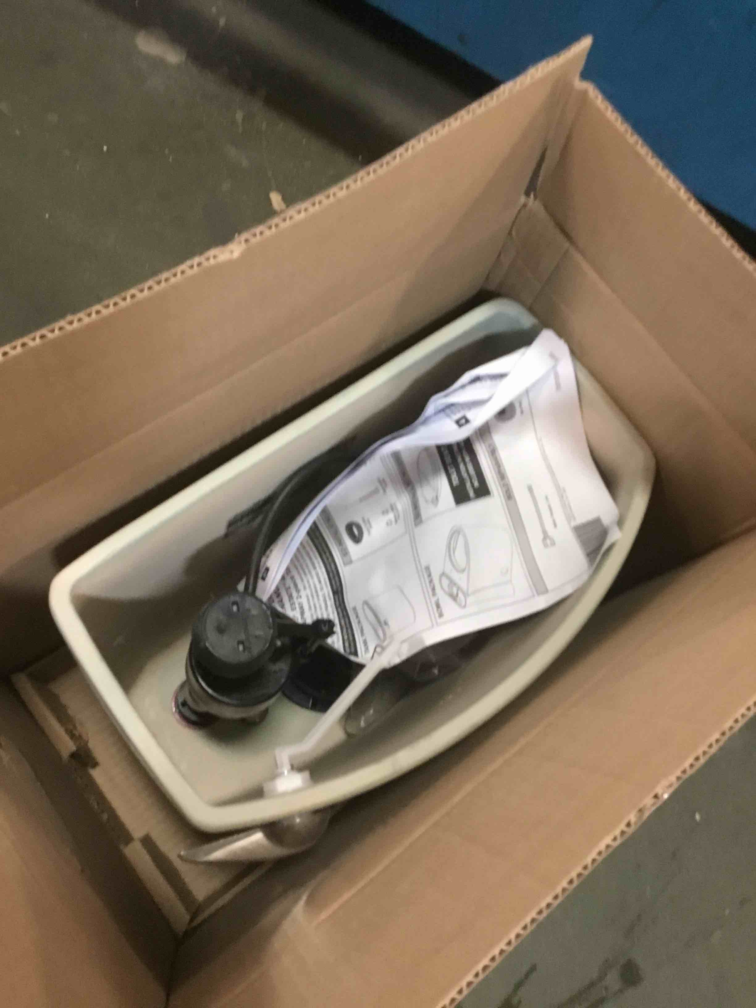 https://s3.amazonaws.com/lotting-images-prod/bidfta/BLU6030021_1710937747742.jpeg