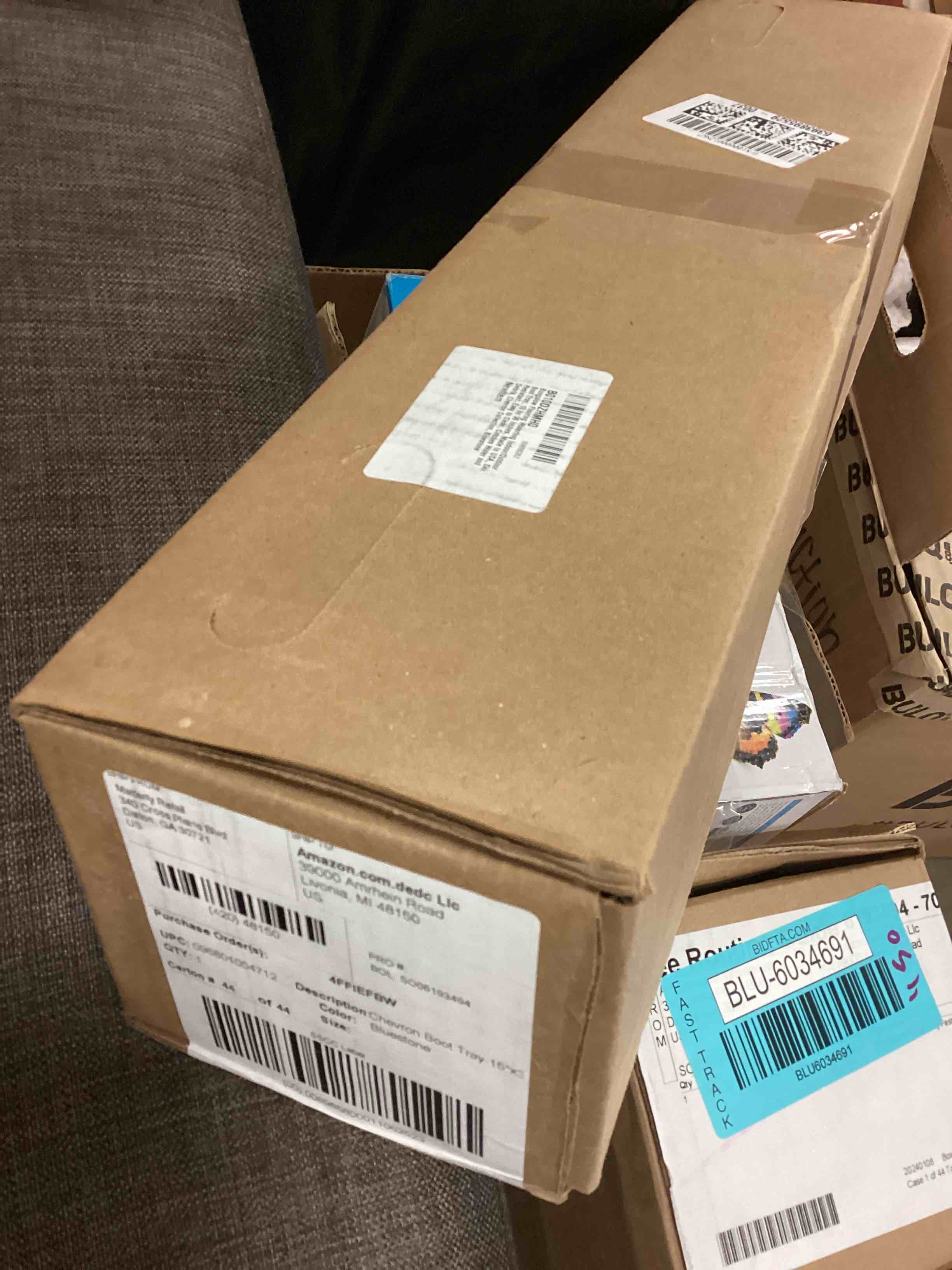 https://s3.amazonaws.com/lotting-images-prod/bidfta/BLU6034692_1711650471361.jpeg