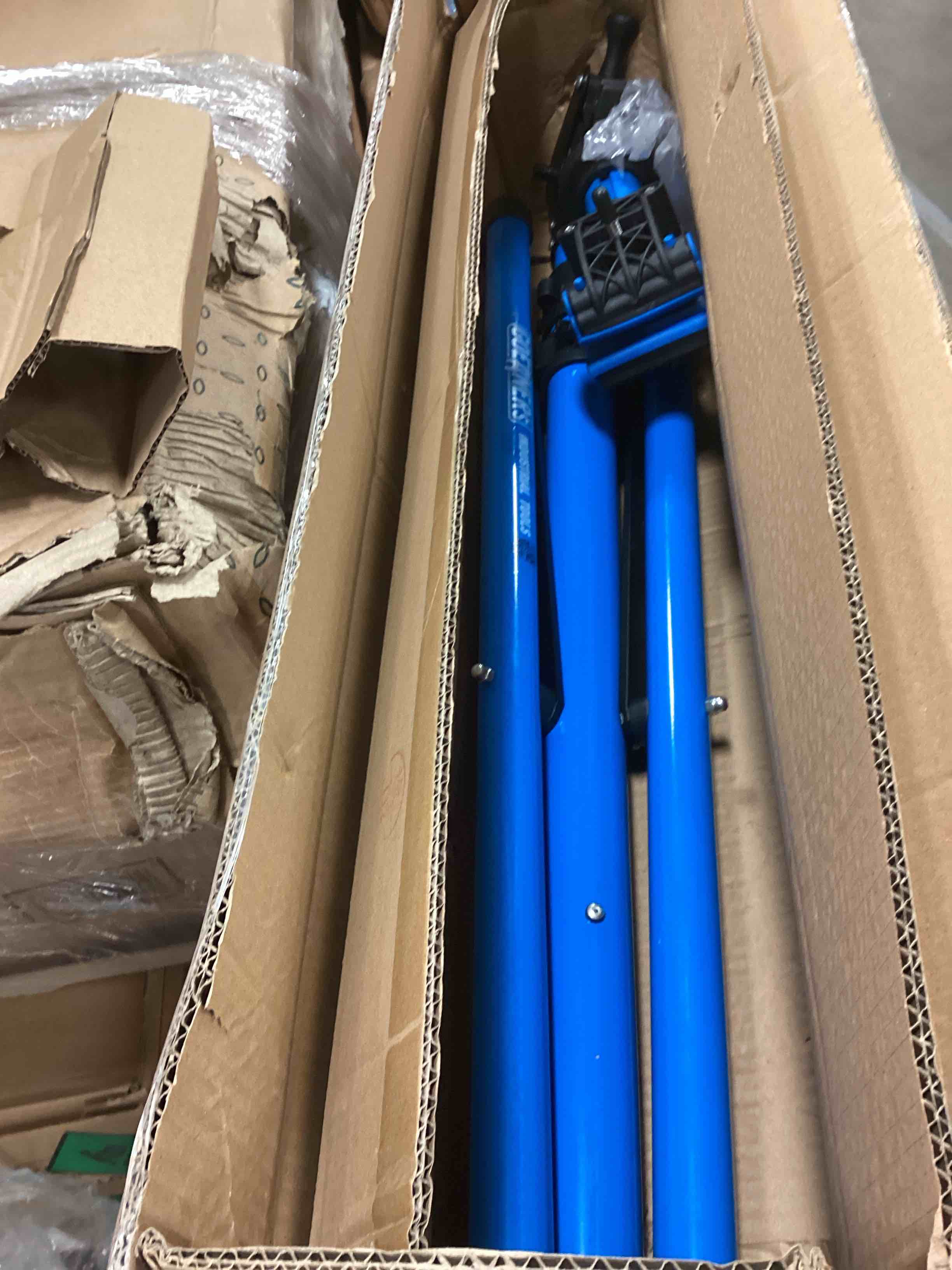 https://s3.amazonaws.com/lotting-images-prod/bidfta/BLU6034871_1711973457902.jpeg