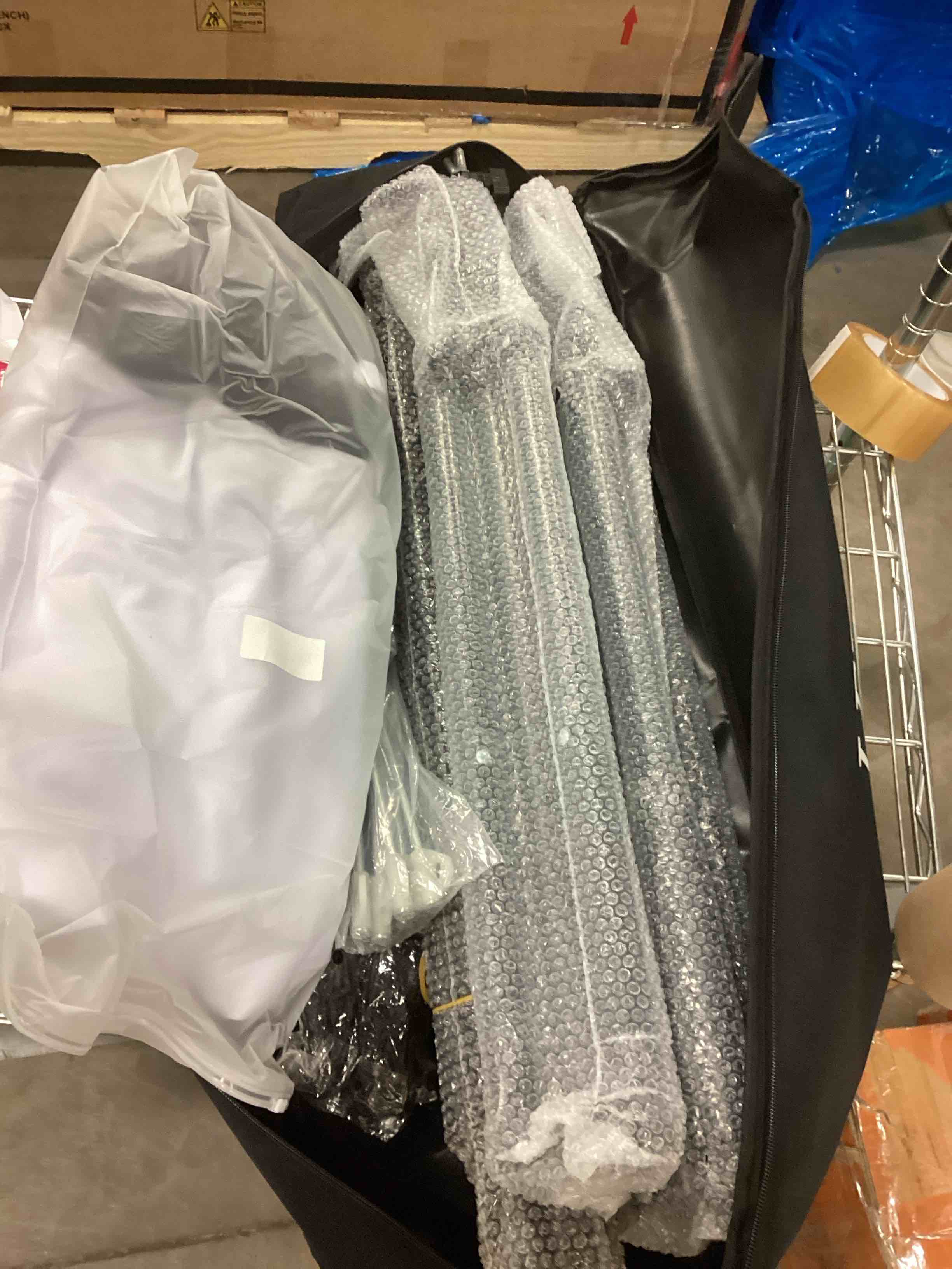 https://s3.amazonaws.com/lotting-images-prod/bidfta/BLU6034872_1711973783463.jpeg