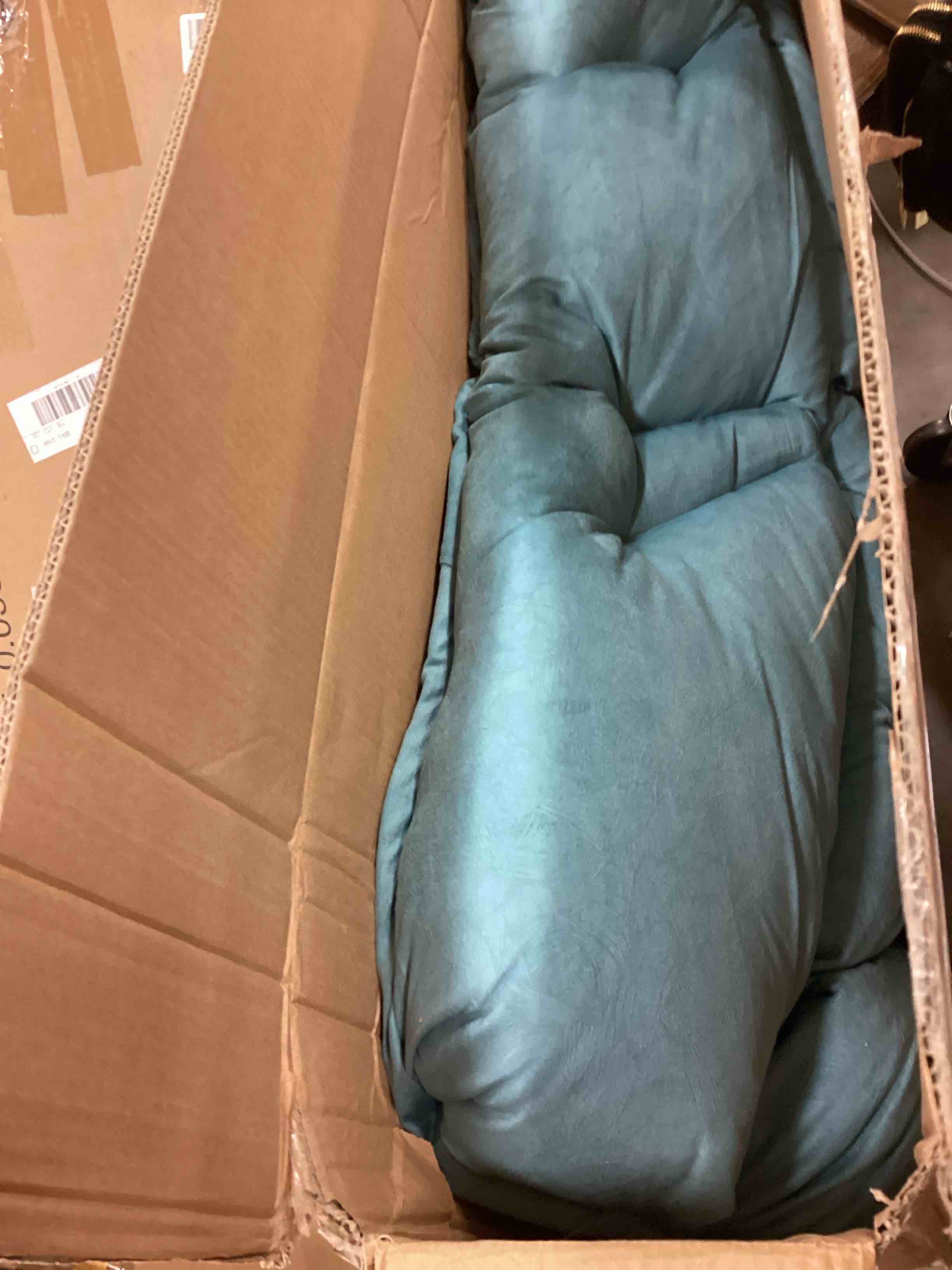https://s3.amazonaws.com/lotting-images-prod/bidfta/BLU6034907_1711999975440.jpeg