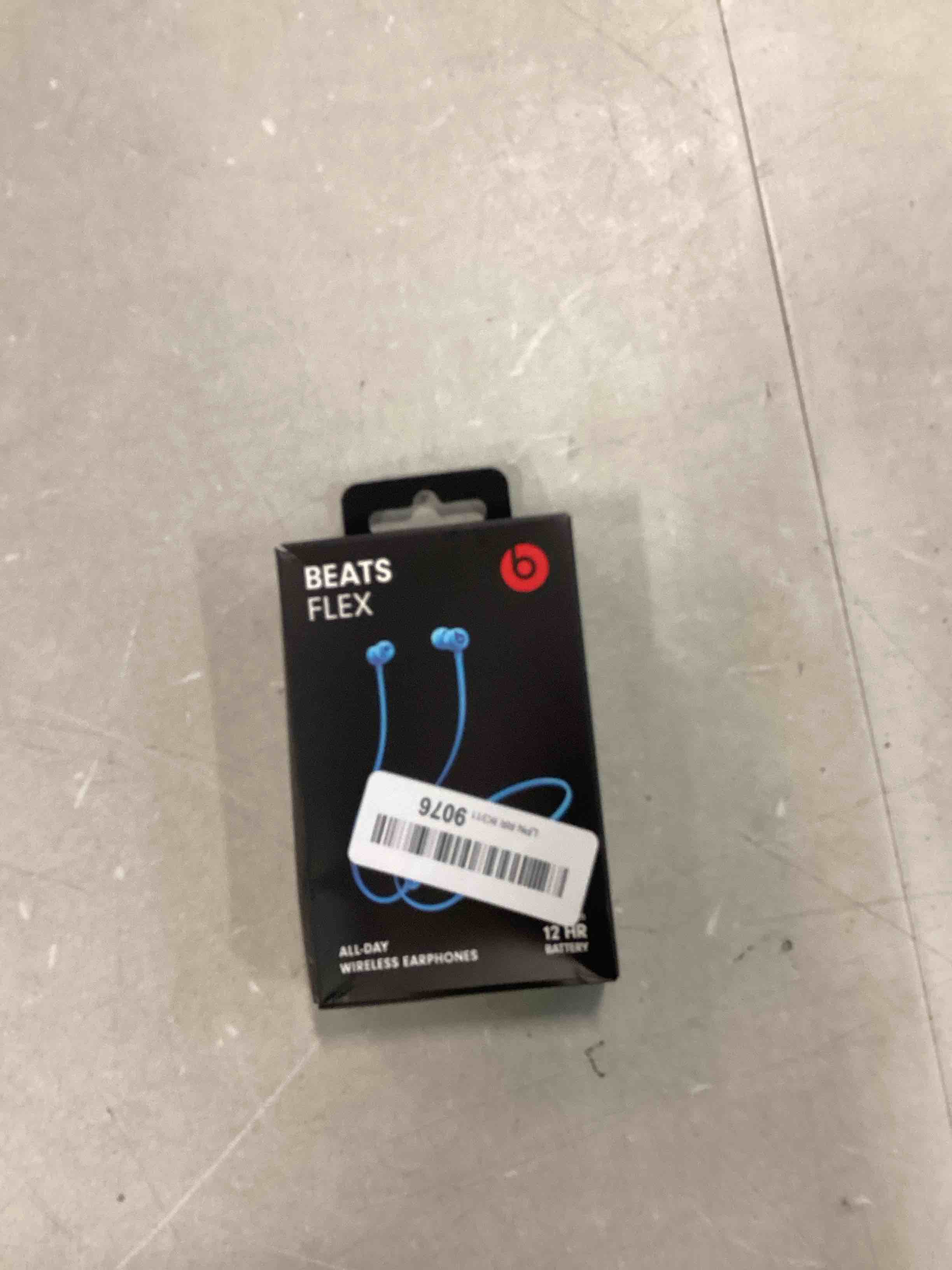 https://s3.amazonaws.com/lotting-images-prod/bidfta/BLU6044265_1709136192616.jpeg