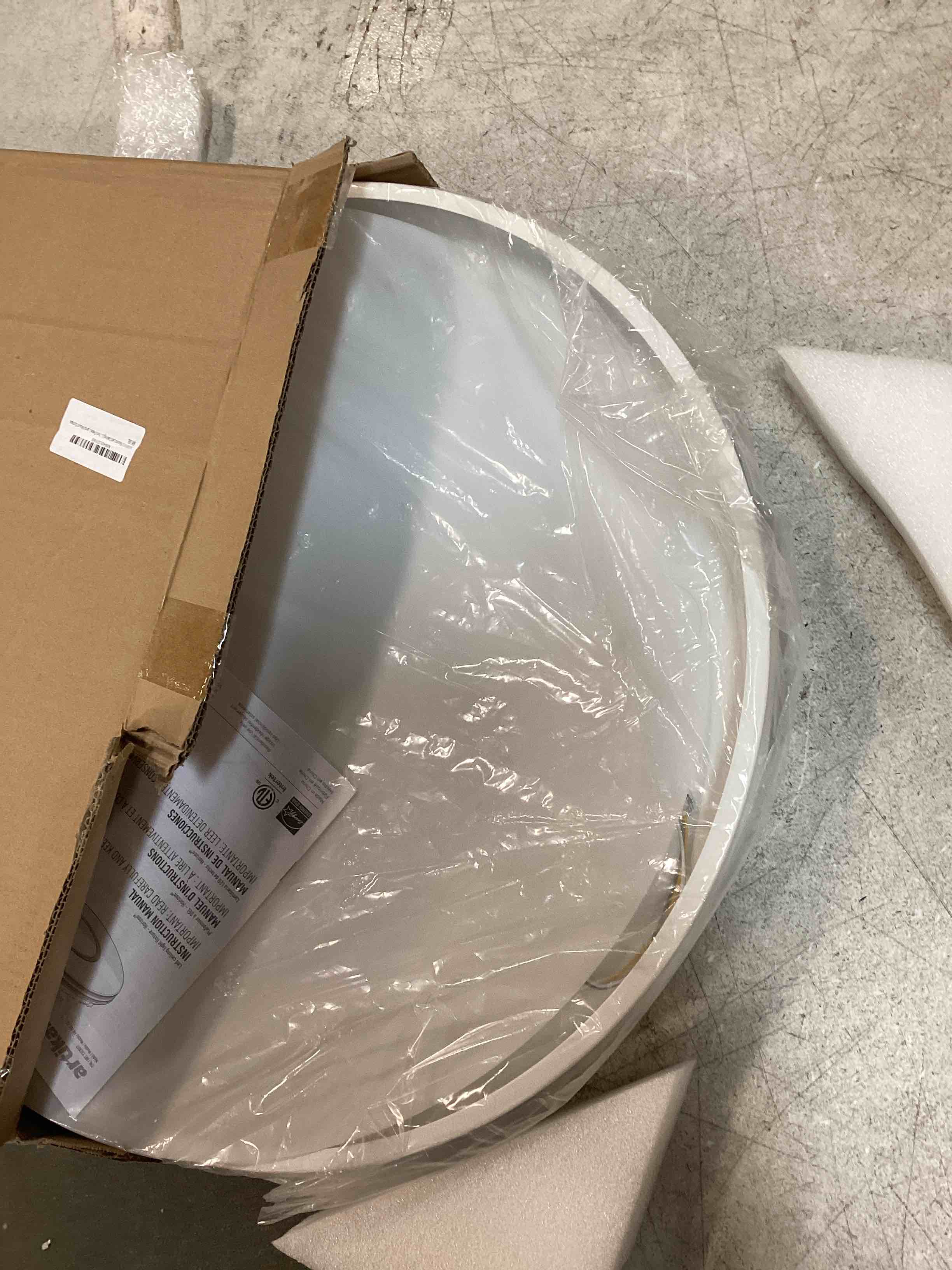 https://s3.amazonaws.com/lotting-images-prod/bidfta/BLU6046040_1709658120605.jpeg