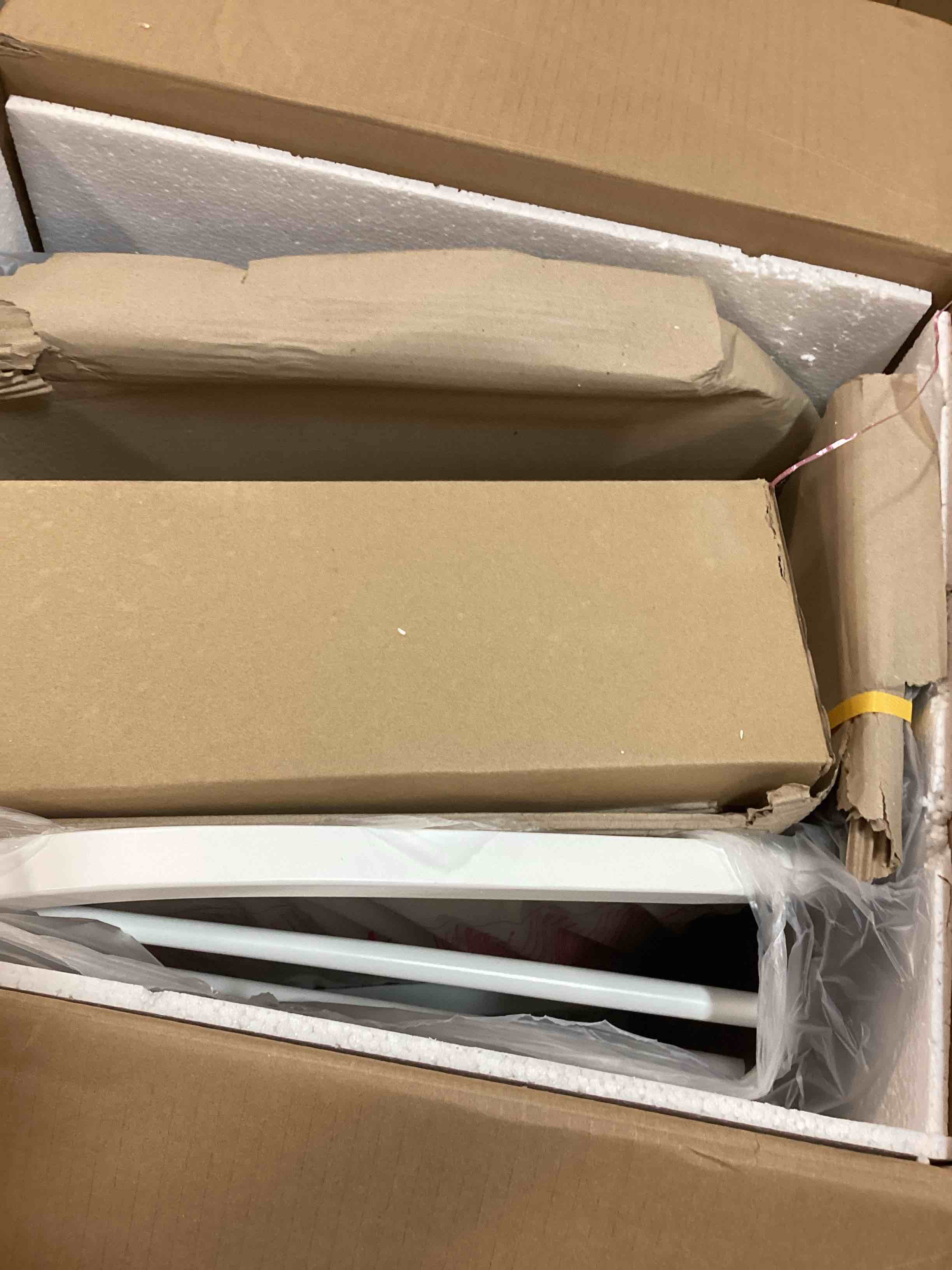 https://s3.amazonaws.com/lotting-images-prod/bidfta/BLU6046057_1709660198386.jpeg