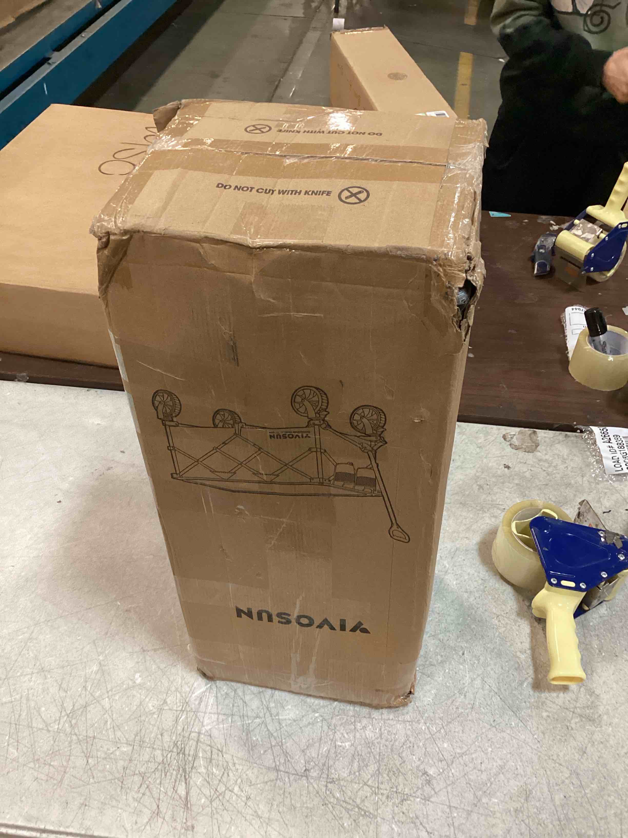 https://s3.amazonaws.com/lotting-images-prod/bidfta/BLU6046167_1709732213215.jpeg