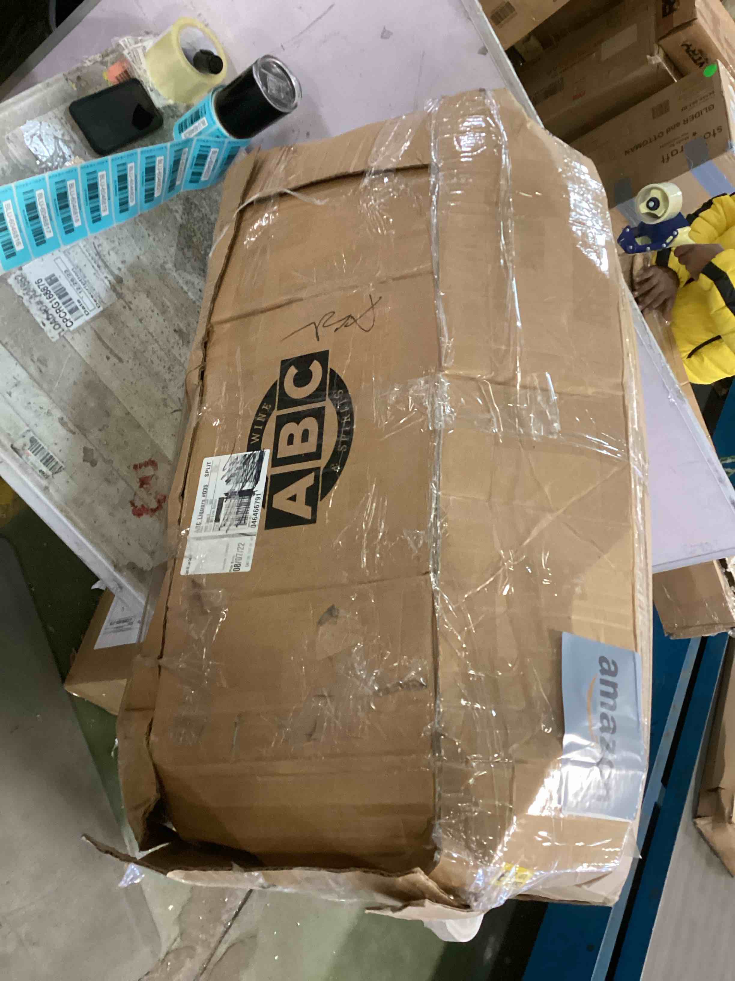 https://s3.amazonaws.com/lotting-images-prod/bidfta/BLU6046816_1710179492210.jpeg