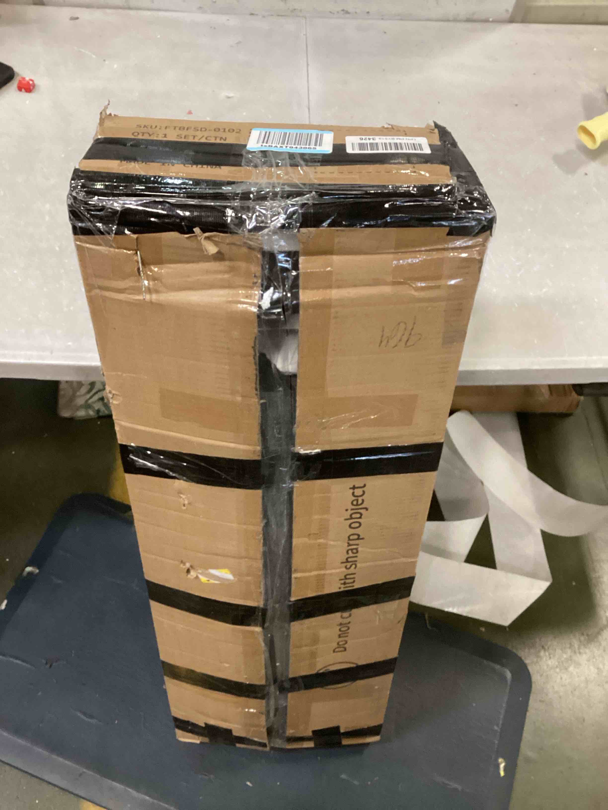https://s3.amazonaws.com/lotting-images-prod/bidfta/BLU6046904_1710339950835.jpeg