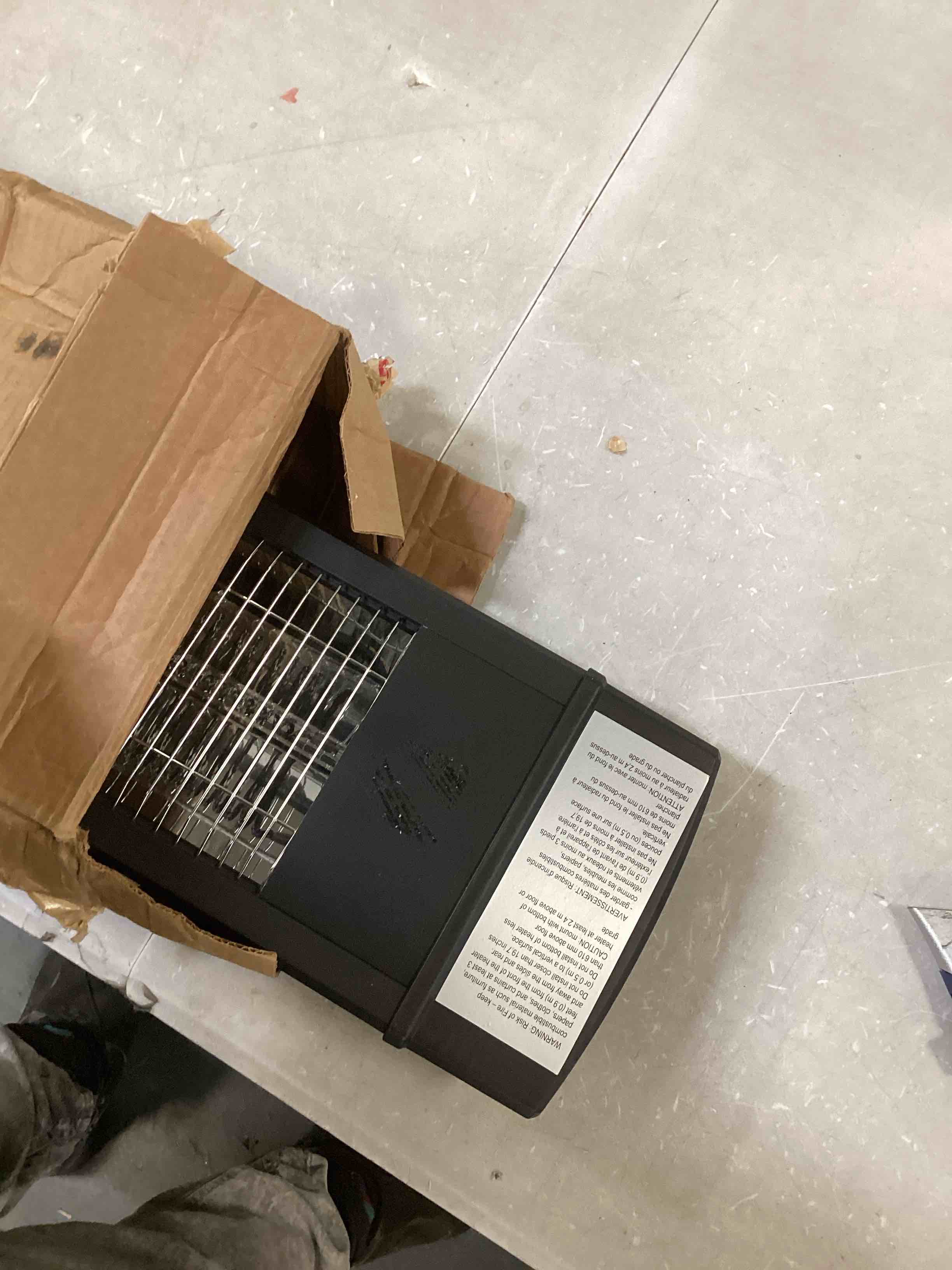 https://s3.amazonaws.com/lotting-images-prod/bidfta/BLU6046932_1710344839264.jpeg
