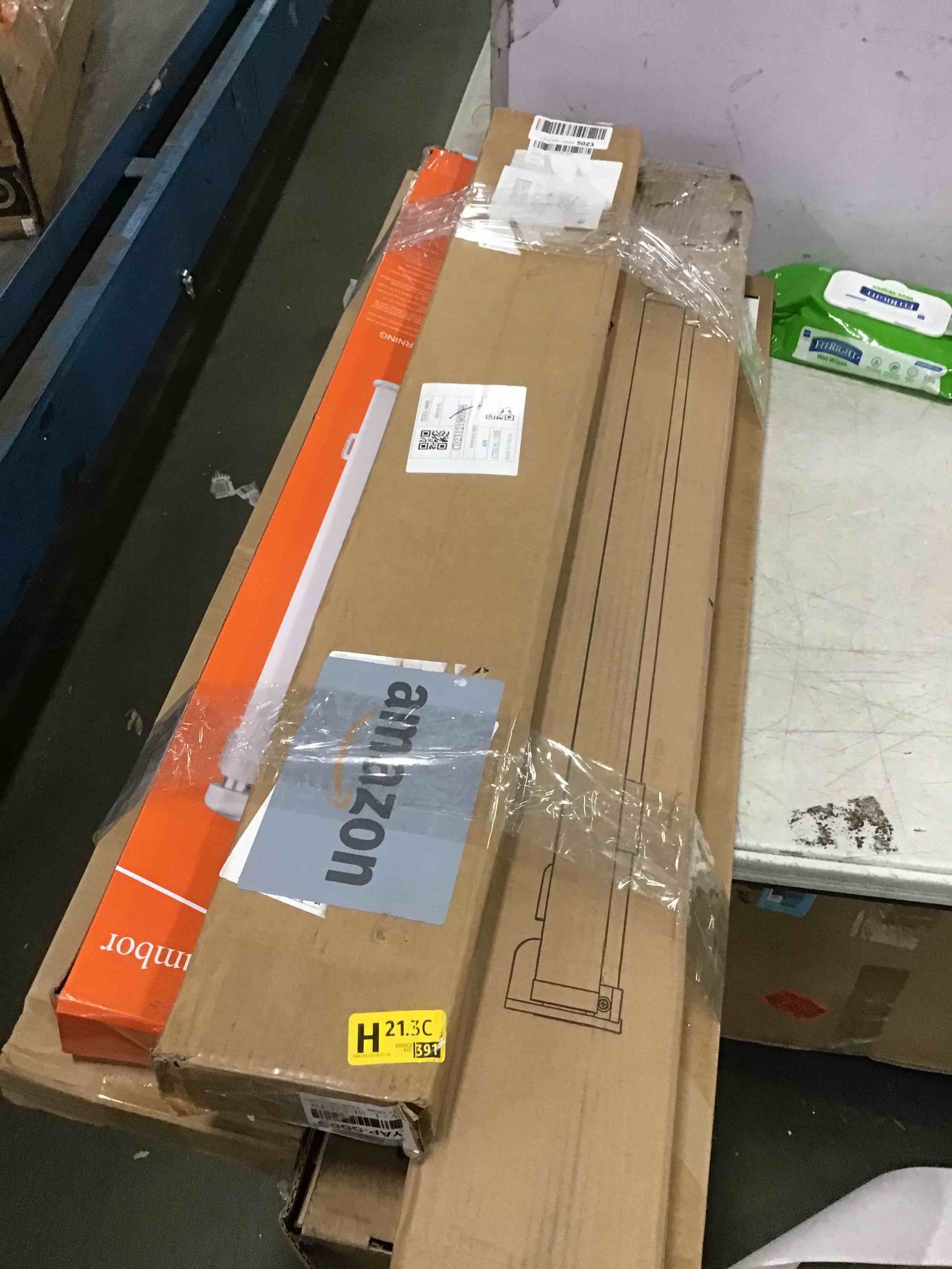 https://s3.amazonaws.com/lotting-images-prod/bidfta/BLU6047632_1709838064820.jpeg