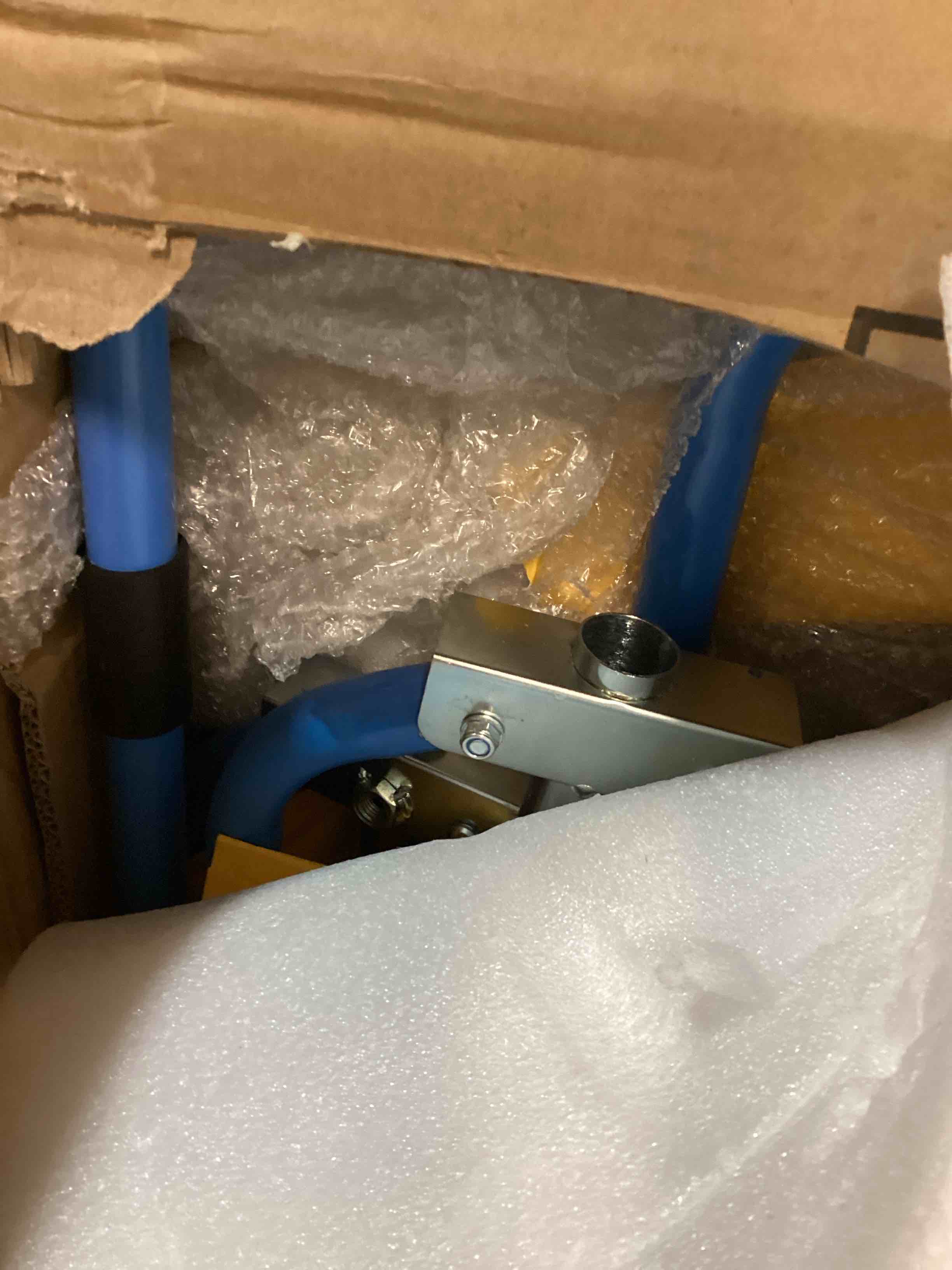 https://s3.amazonaws.com/lotting-images-prod/bidfta/BLU6047827_1710261119646.jpeg