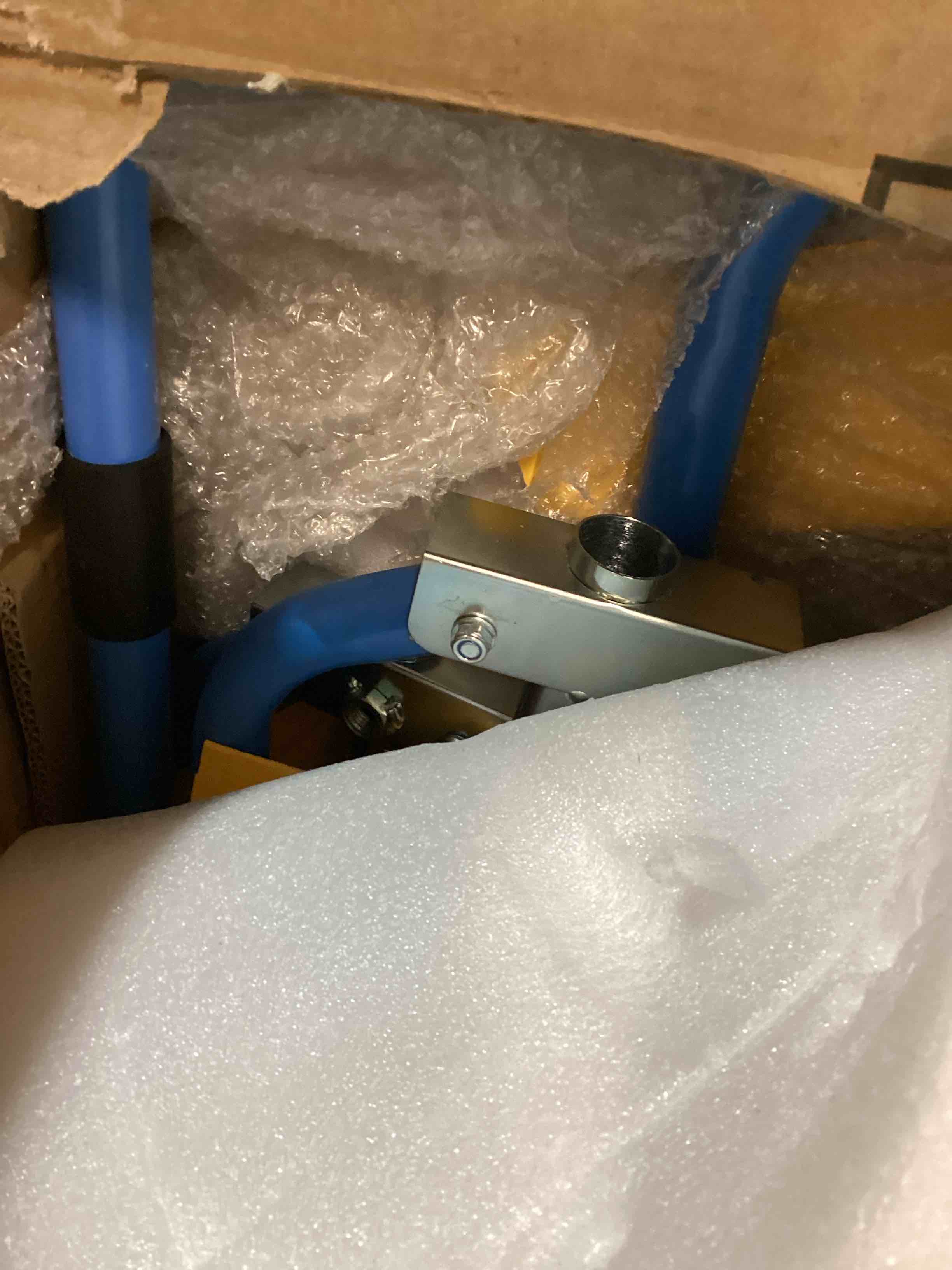 https://s3.amazonaws.com/lotting-images-prod/bidfta/BLU6047827_1710261120875.jpeg