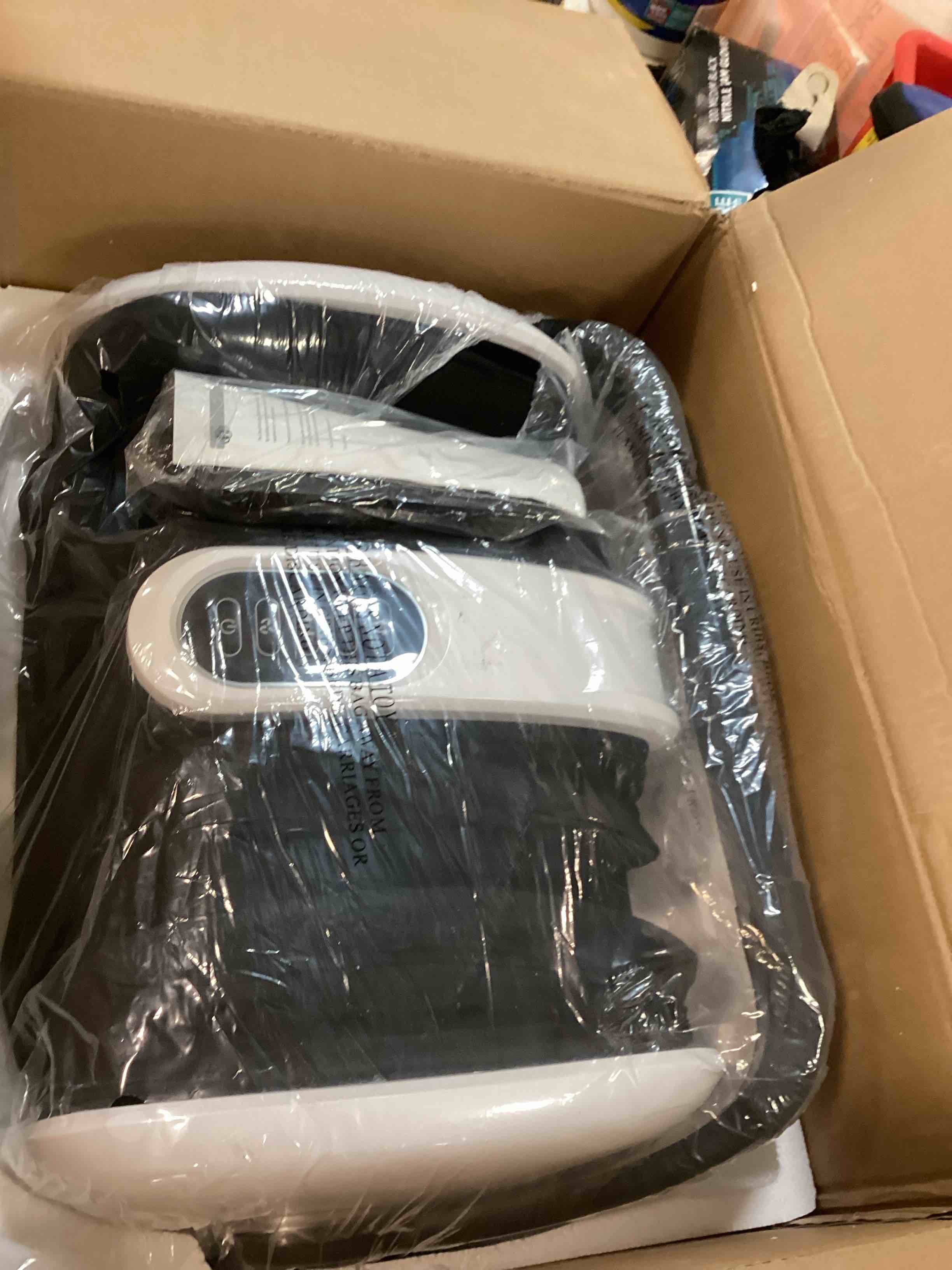 https://s3.amazonaws.com/lotting-images-prod/bidfta/BLU6047873_1710268645918.jpeg
