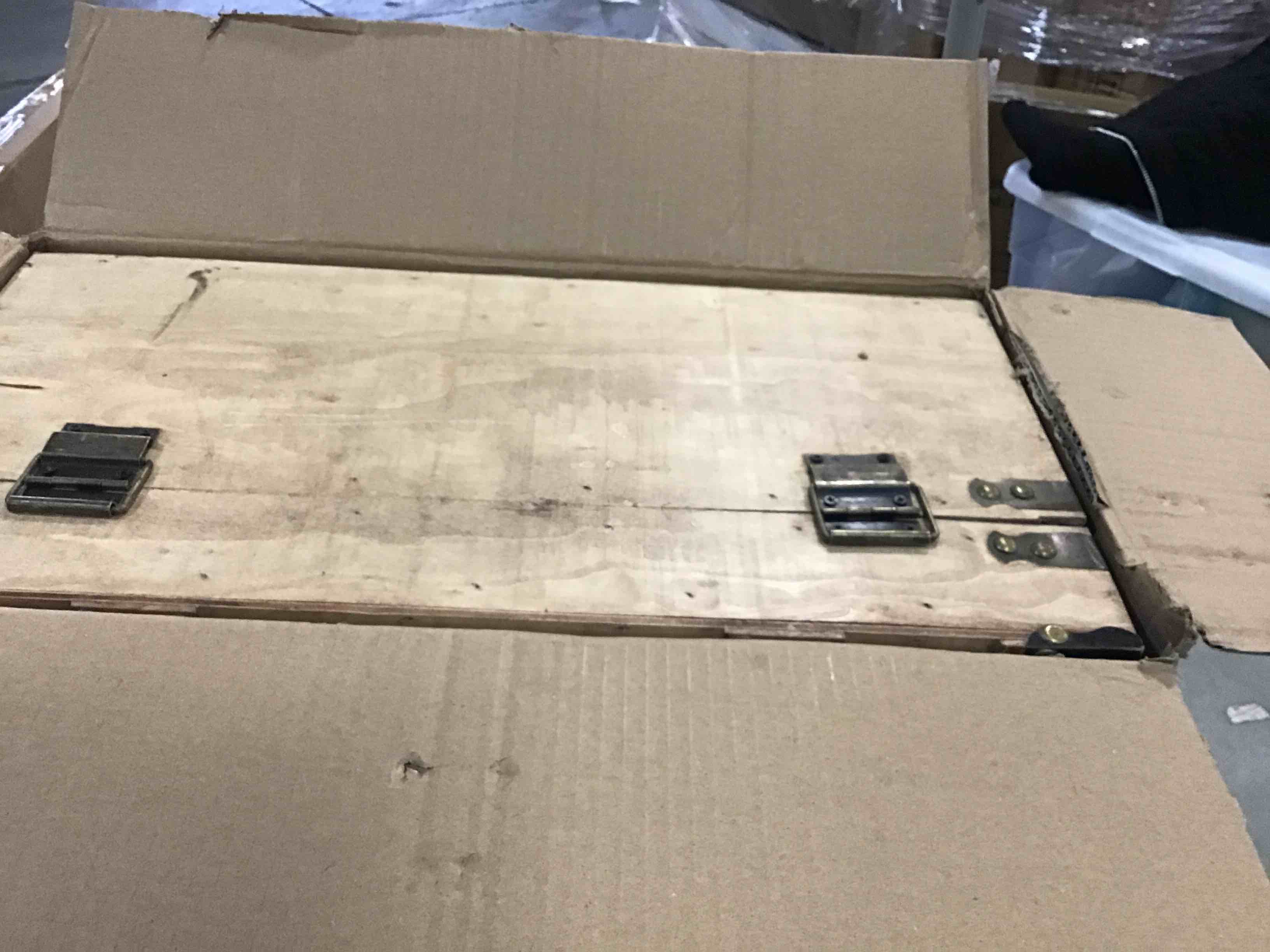 https://s3.amazonaws.com/lotting-images-prod/bidfta/BLU6047996_1710341271645.jpeg