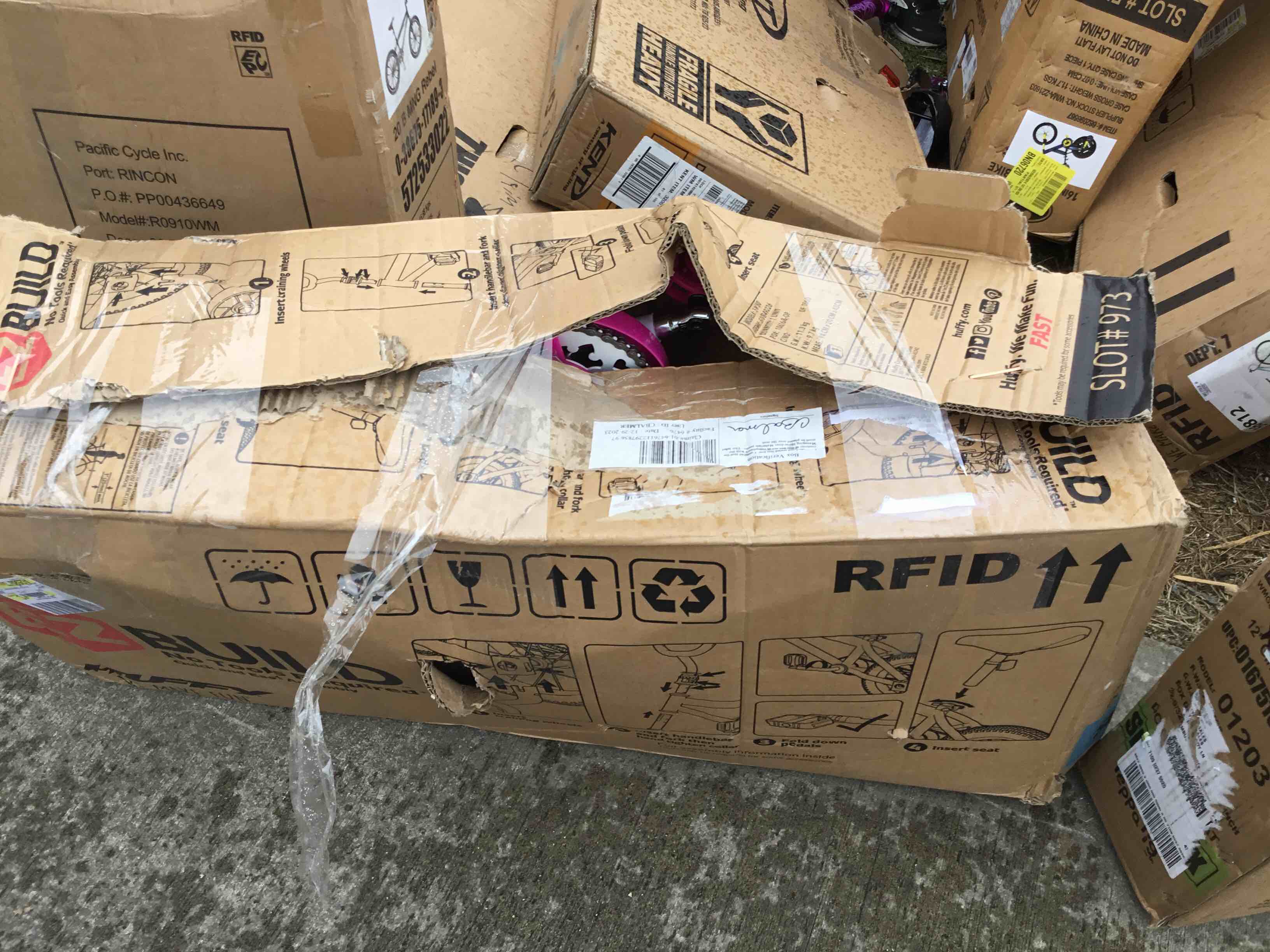 https://s3.amazonaws.com/lotting-images-prod/bidfta/BLU6049182_1711132899760.jpeg