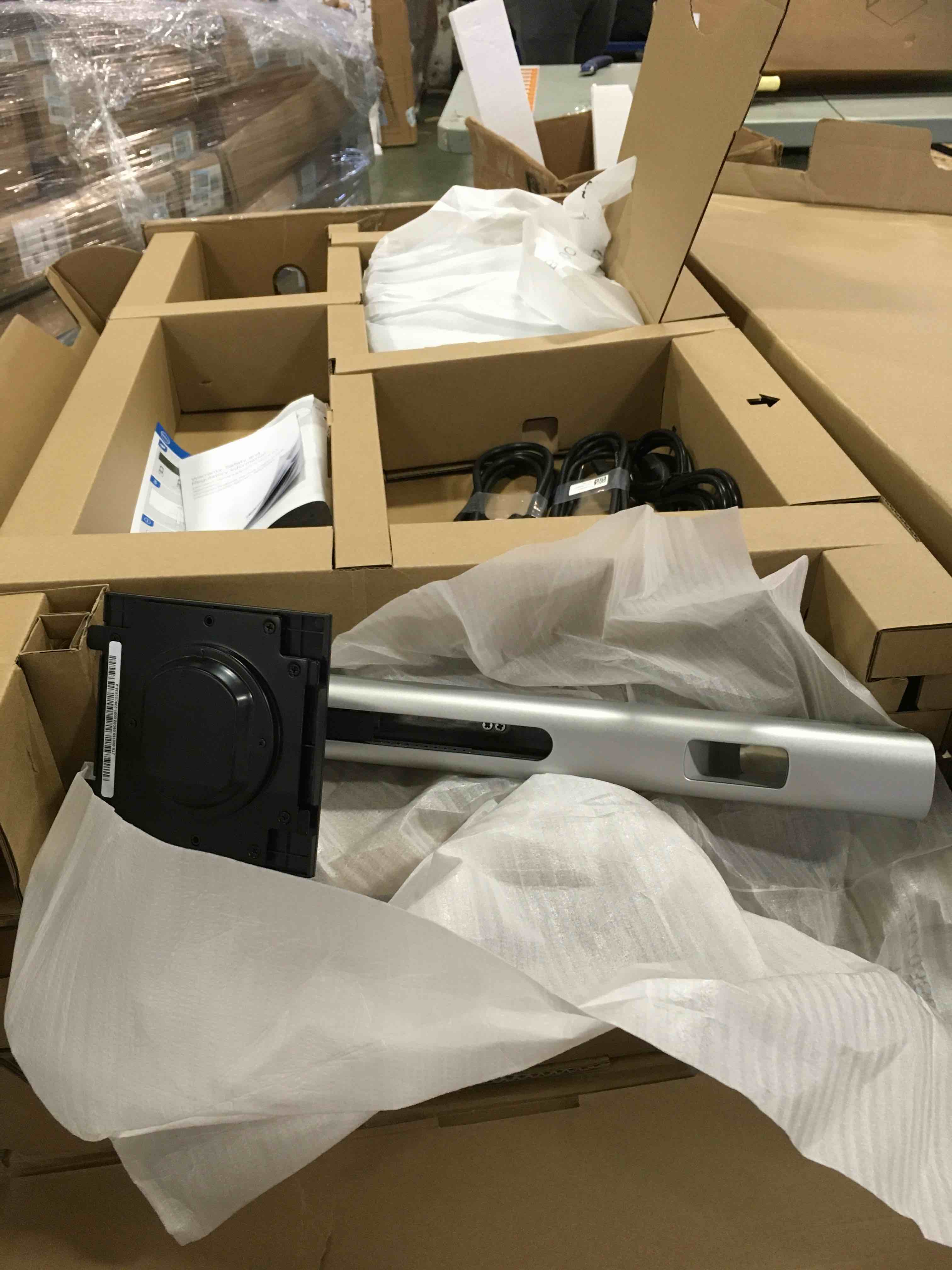 https://s3.amazonaws.com/lotting-images-prod/bidfta/BLU6050068_1709217847002.jpeg