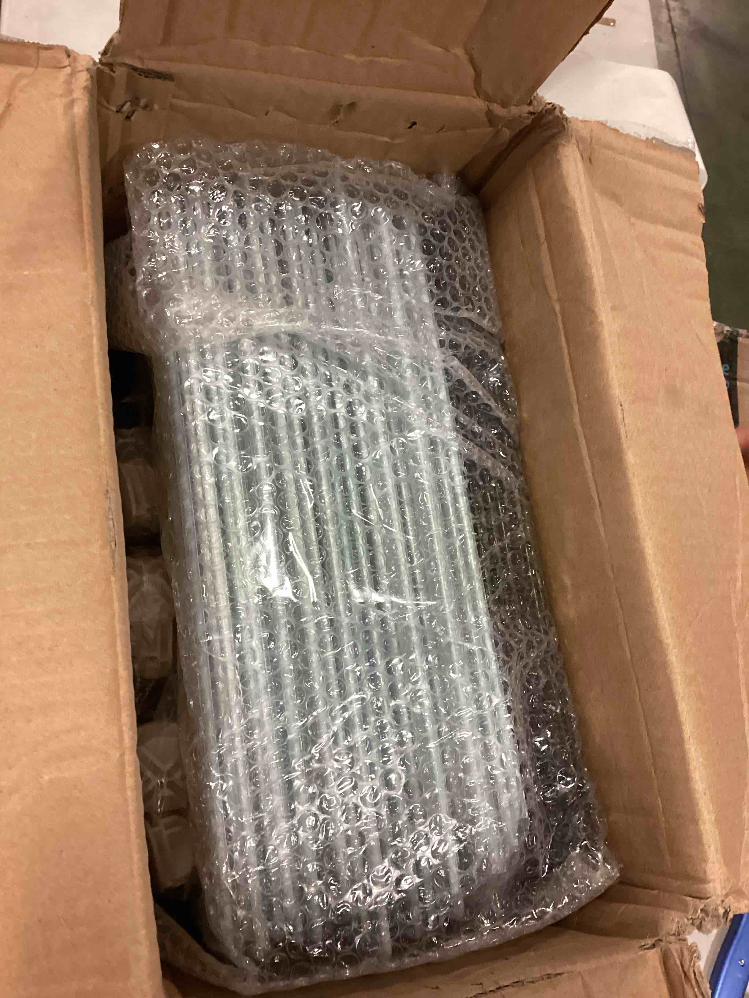 https://s3.amazonaws.com/lotting-images-prod/bidfta/BLU6050400_1709580930153.jpeg