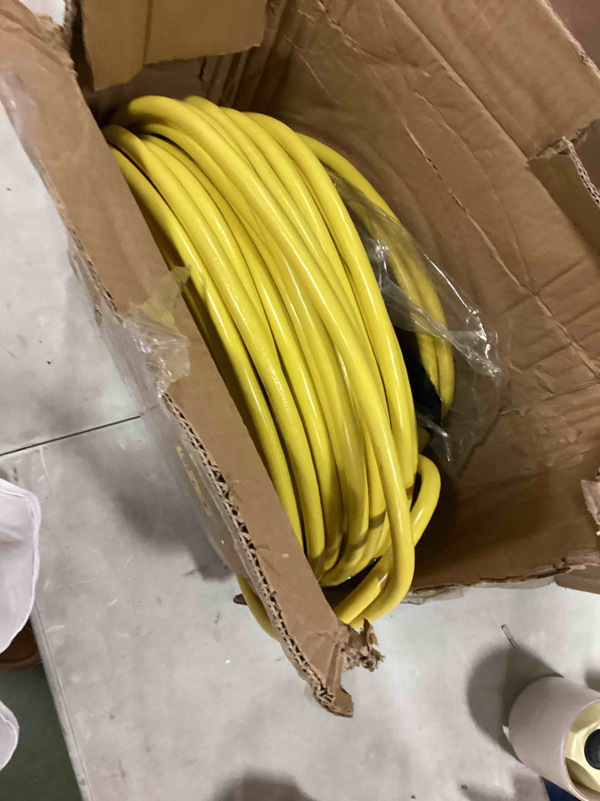 https://s3.amazonaws.com/lotting-images-prod/bidfta/BLU6050409_1709581442757.jpeg