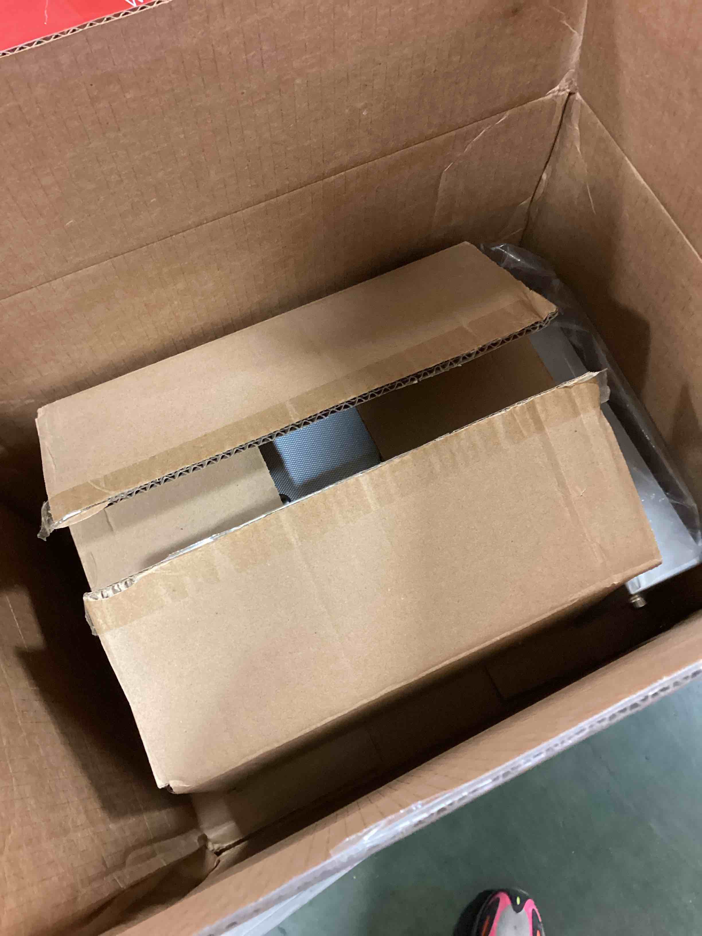 https://s3.amazonaws.com/lotting-images-prod/bidfta/BLU6050413_1709582440094.jpeg